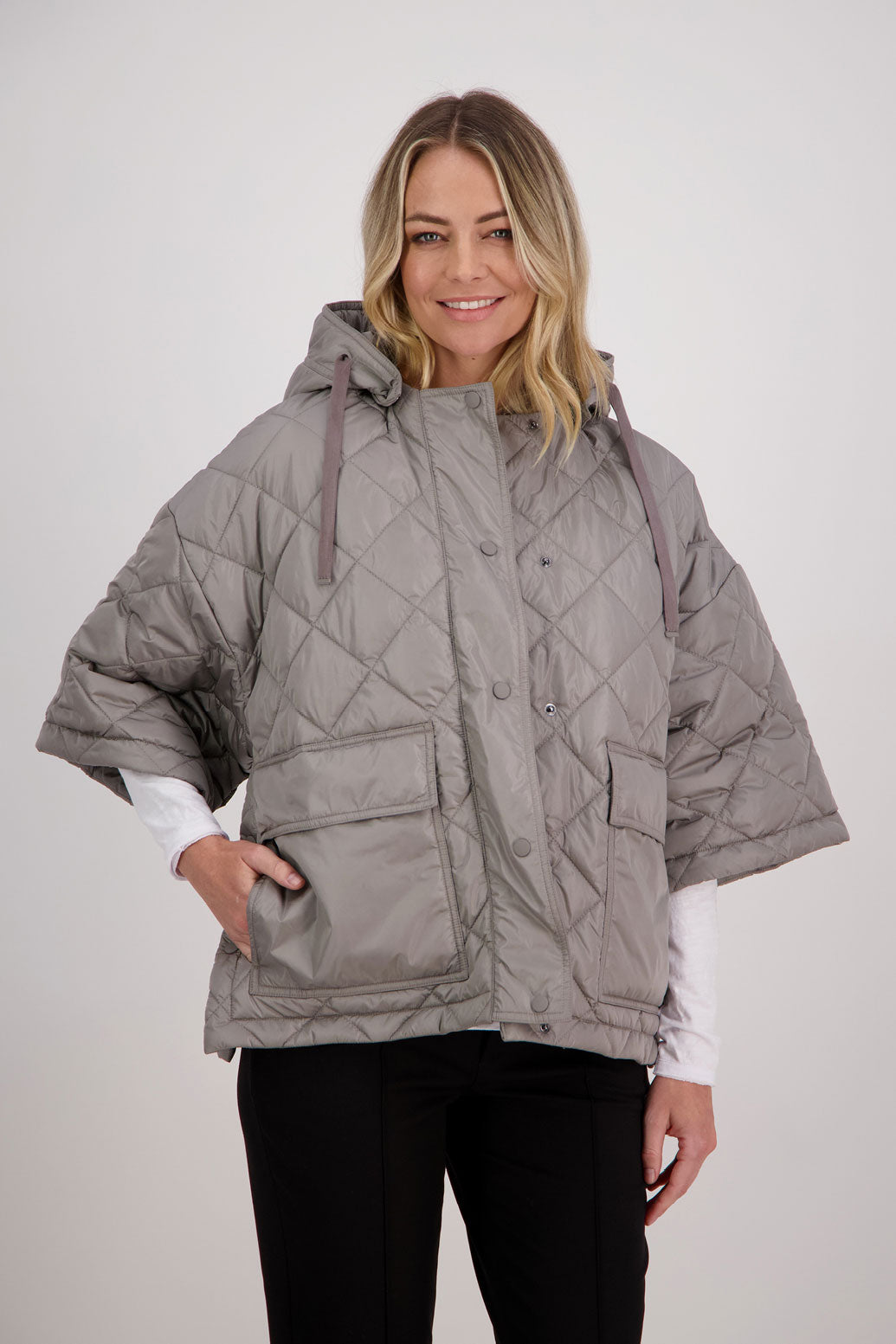 Briarwood Quilted jacket with wide 3/4 sleeves. Chap, Silver/Grey