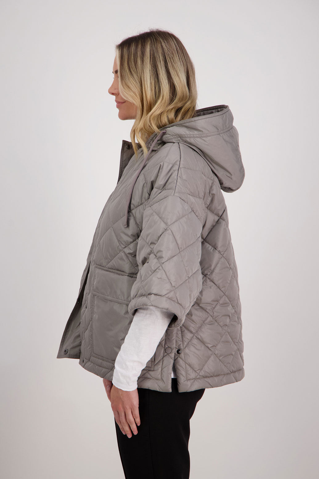 Briarwood Quilted jacket with wide 3/4 sleeves. Chap, Silver/Grey