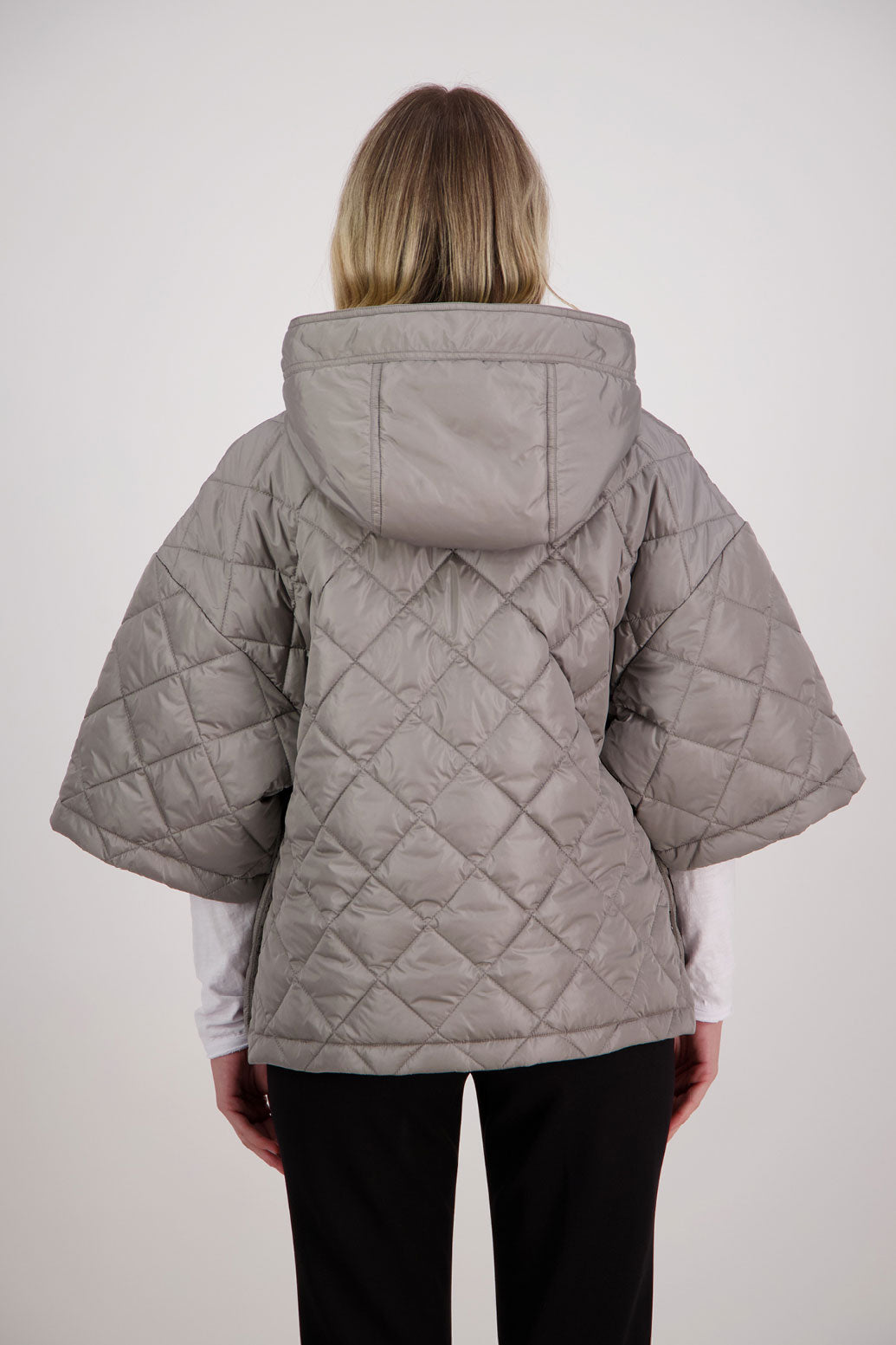 Briarwood Quilted jacket with wide 3/4 sleeves. Chap, Silver/Grey