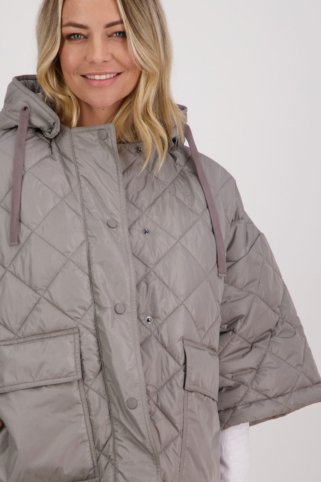Briarwood Quilted jacket with wide 3/4 sleeves. Chap, Silver/Grey