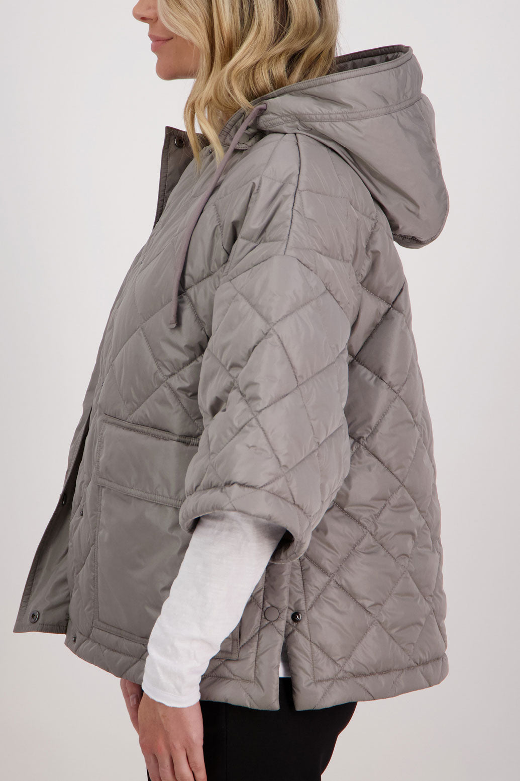 Briarwood Quilted jacket with wide 3/4 sleeves. Chap, Silver/Grey