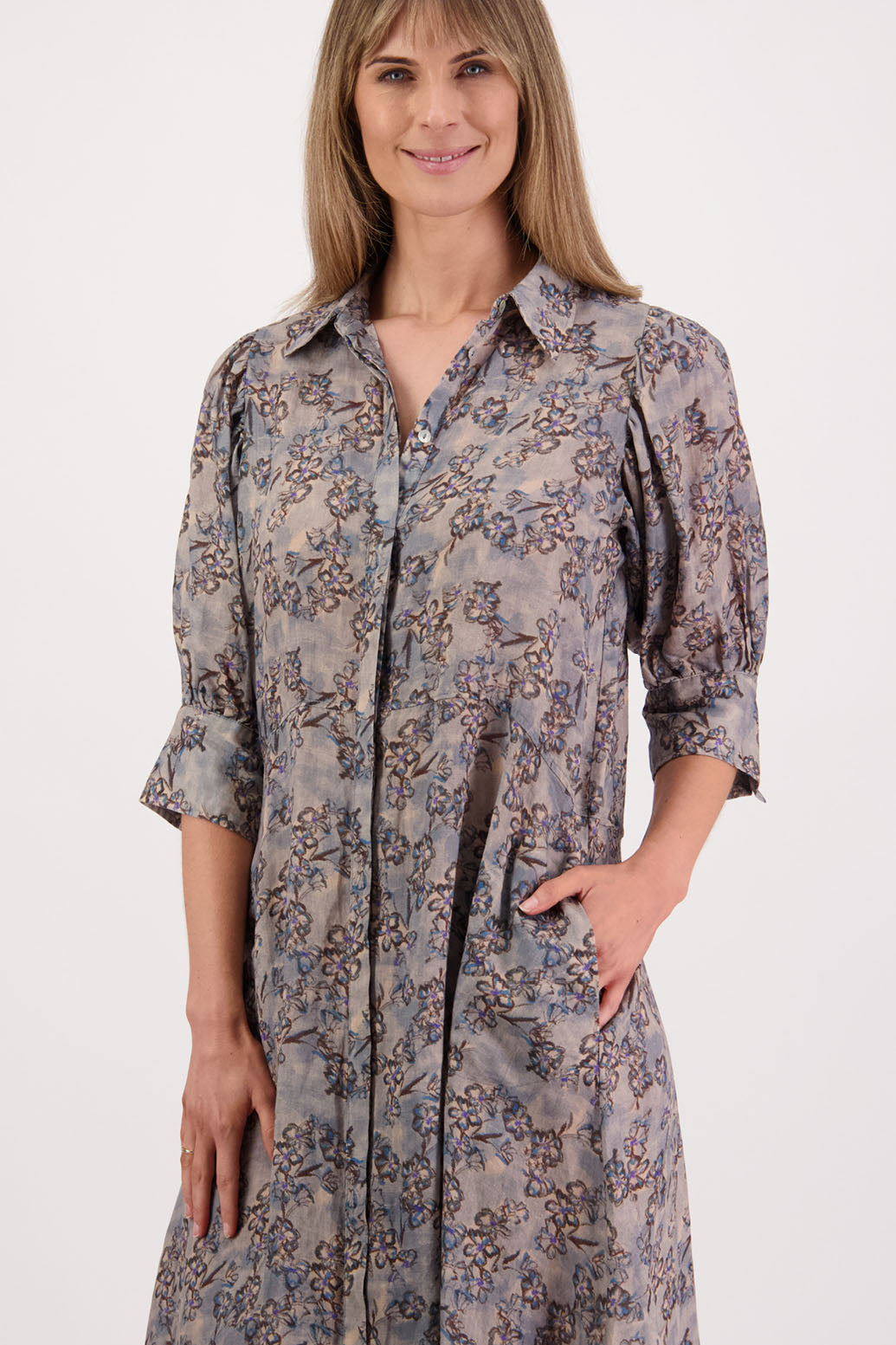 Womens shirt dress, midi length with elbow length puff sleeves. Briarwood NZ. Ramie, Christine. Denim daisy Print