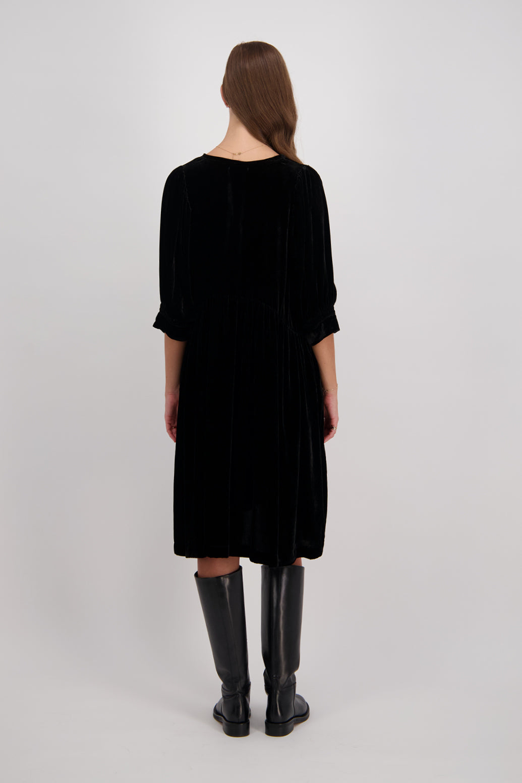 Cleopatra Velvet Knee-Length Dress - Black
