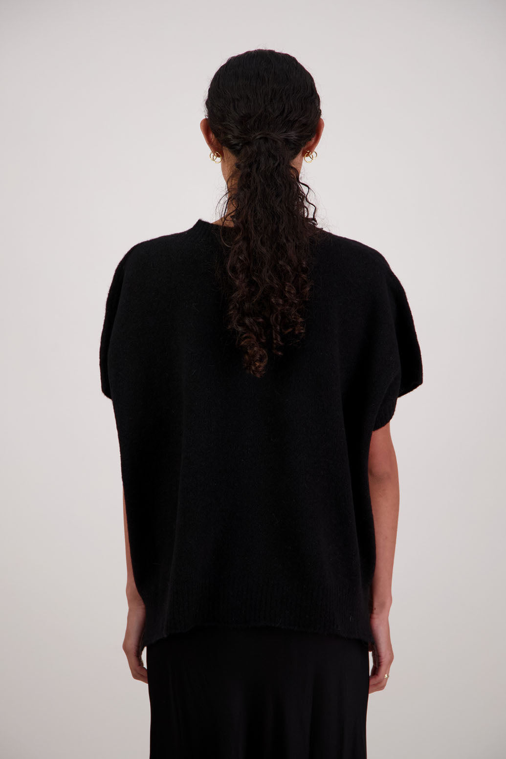 Fredrik Vest in Black by Briarwood NZ. Alpaca/Wool blend short sleeved oversized vest