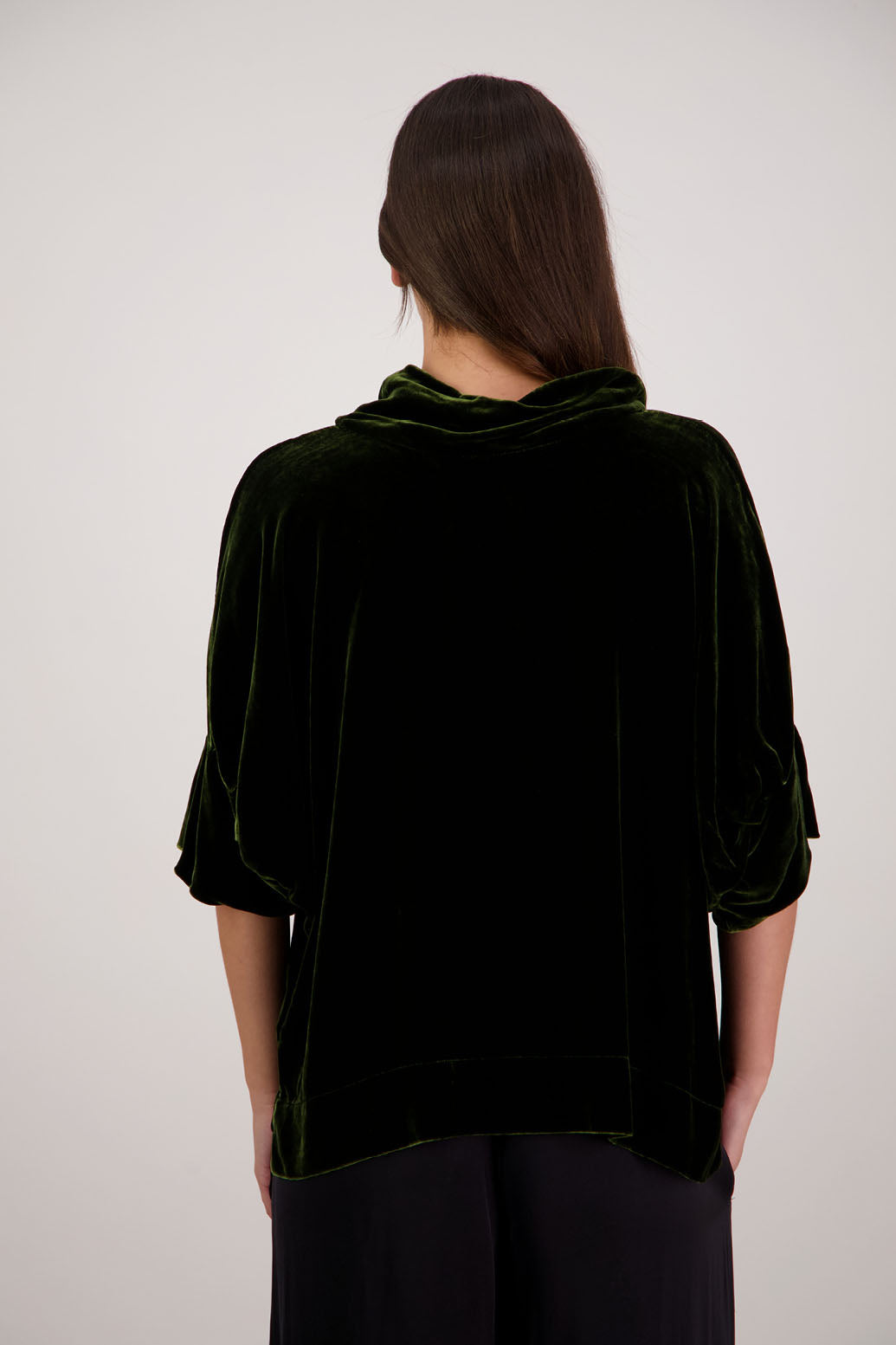 Bestseller. Hanley Top in Khaki Velvet by Briarwood NZ. A
18% Silk, 82% Rayon Velvet Top with roll neck, 3/4 sleeves, split hem, loose fit, longer at the back