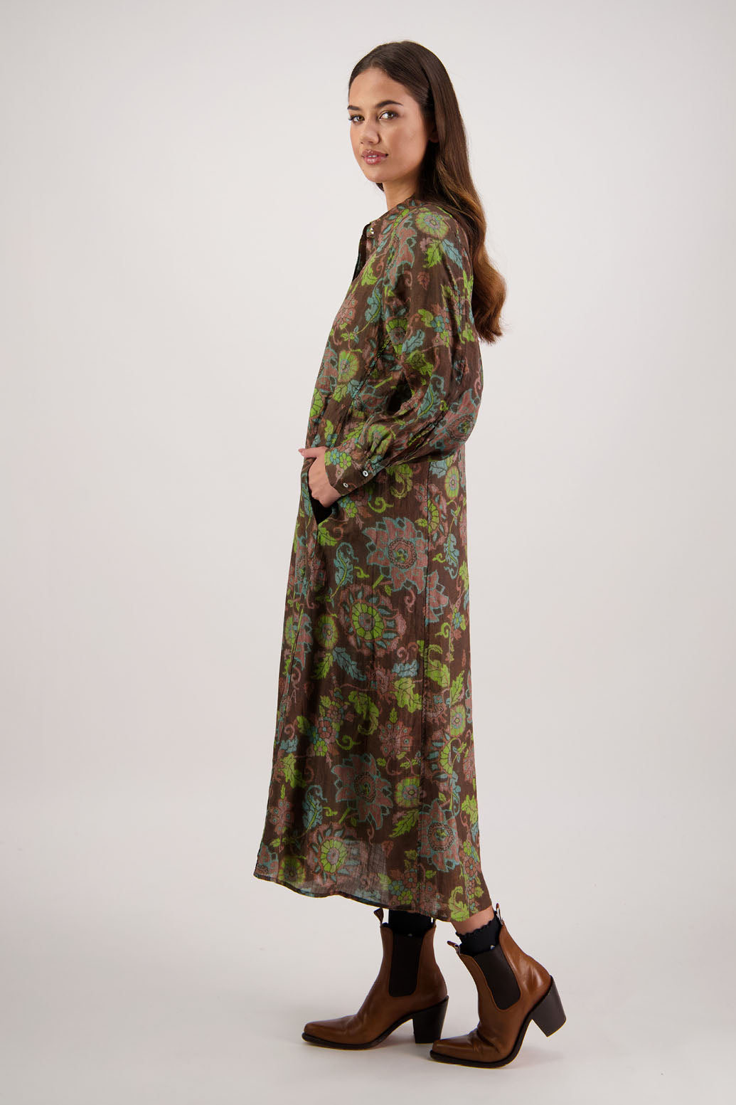 Hollie Dress in Brown Floral by Briarwood NZ. Flattering 100% ramie shirt dress with full length sleeves, shaped waist, pockets