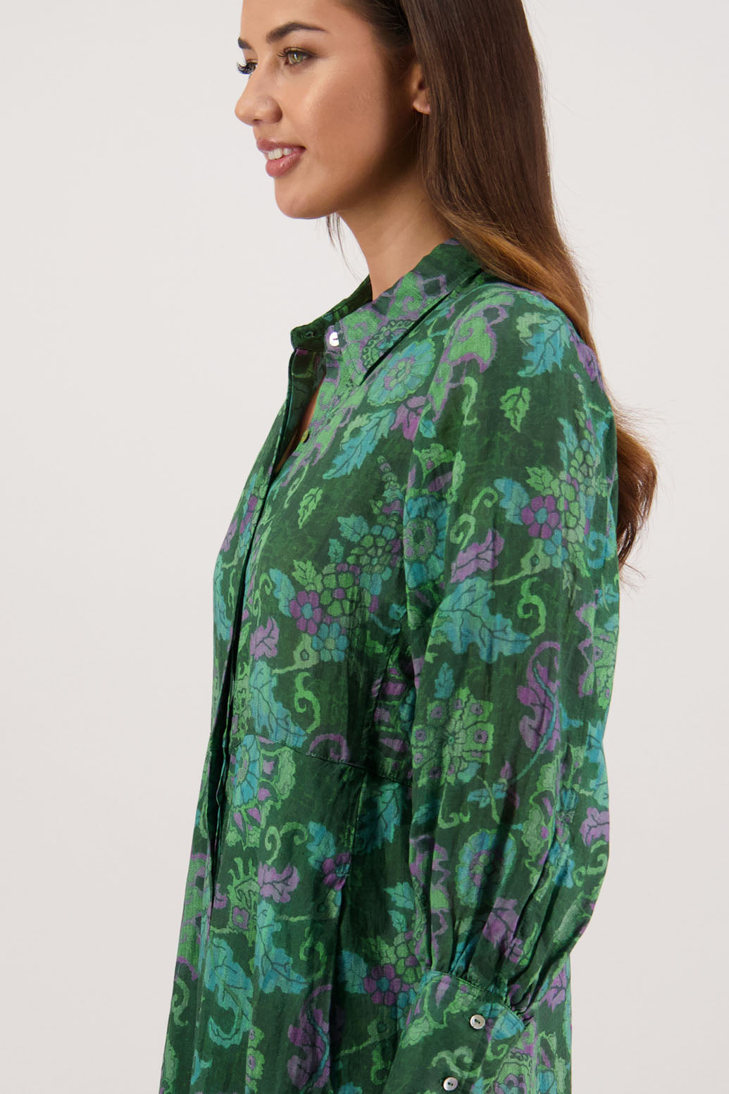 Hollie Dress in Green Floral by Briarwood NZ. Flattering 100% ramie shirt dress with full length sleeves, shaped waist, pockets