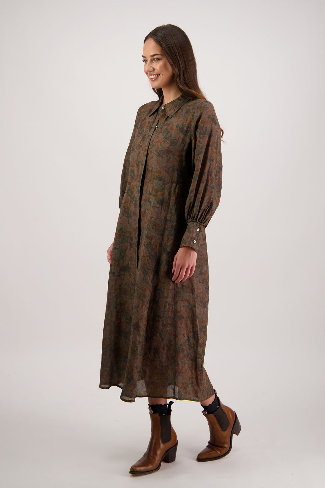 Hollie Dress in Vintage Floral by Briarwood NZ. Flattering 100% ramie shirt dress with full length sleeves, shaped waist, pockets