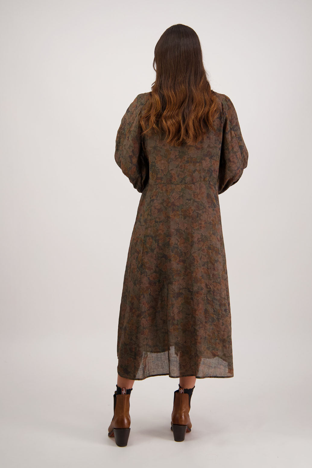 Hollie Dress in Vintage Floral by Briarwood NZ. Flattering 100% ramie shirt dress with full length sleeves, shaped waist, pockets