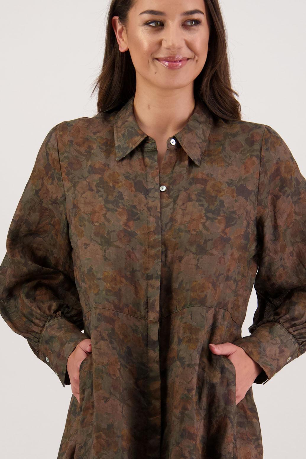 Hollie Dress in Vintage Floral by Briarwood NZ. Flattering 100% ramie shirt dress with full length sleeves, shaped waist, pockets