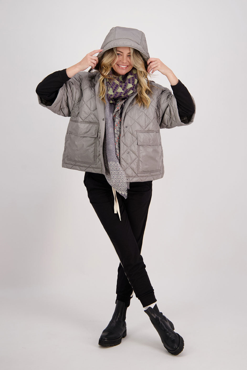 Briarwood Quilted jacket with wide 3/4 sleeves. Chap, Silver/Grey