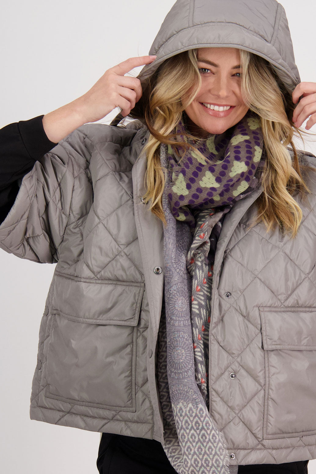 Briarwood Quilted jacket with wide 3/4 sleeves. Chap, Silver/Grey