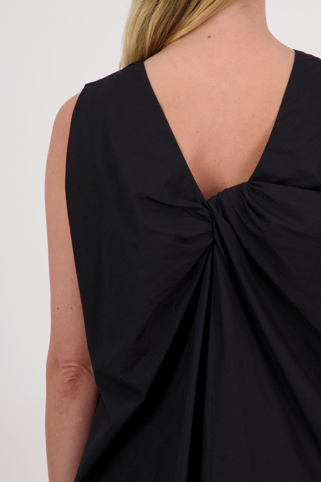 Patsy sleeveless wide shoulder twist back top in Cotton, Black