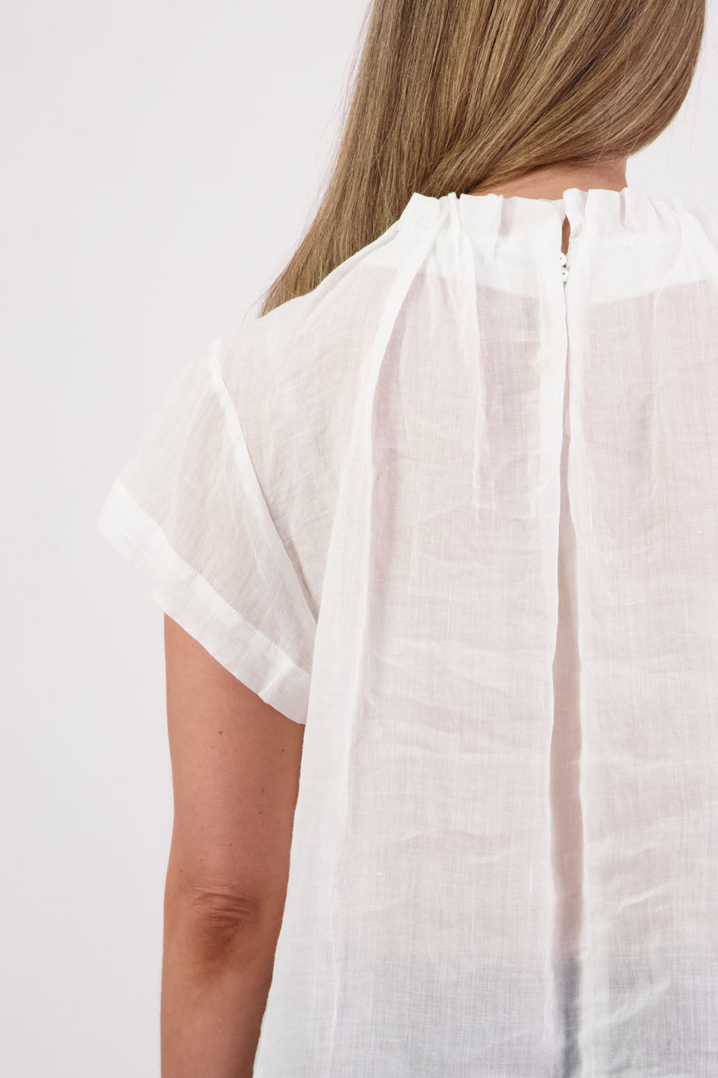 Briarwood NZ, Women's Short Sleeve Ramie White Top with Pleated Neck