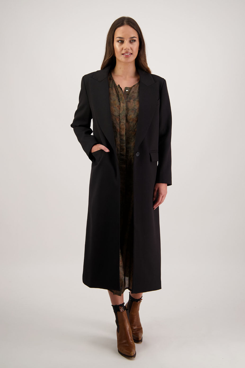 Ramsay Coat in Black by Briarwood NZ. A
blend of rayon, polyester and spandex tuxedo style coat with single button closure, flap pockets and high back split