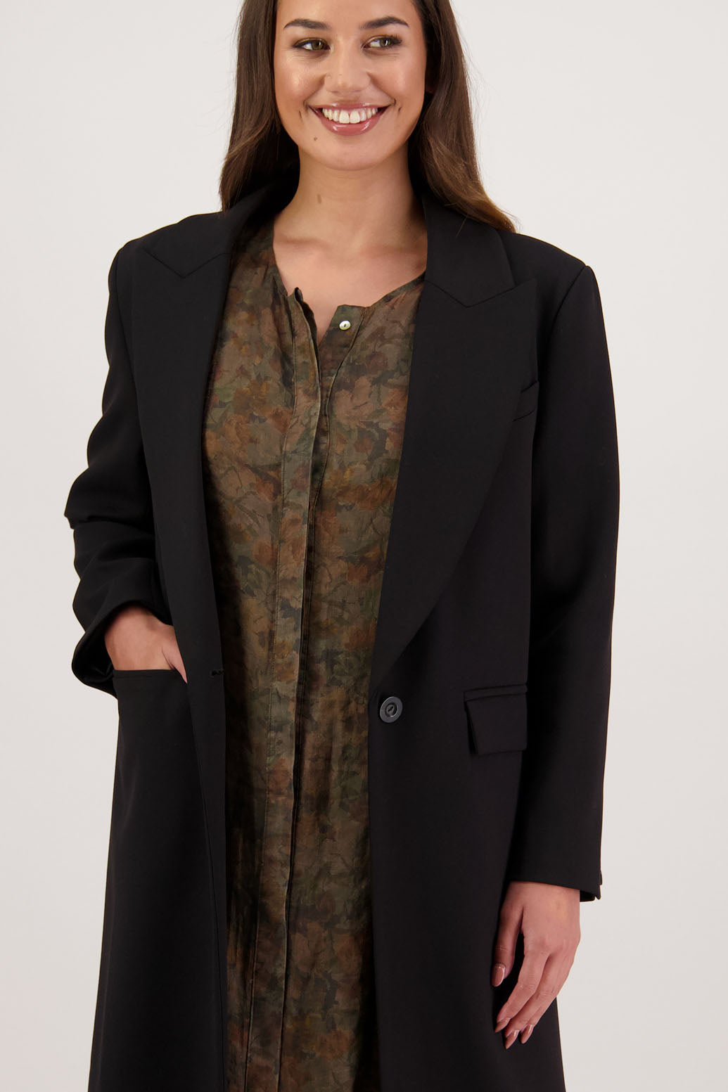 Ramsay Coat in Black by Briarwood NZ. A
blend of rayon, polyester and spandex tuxedo style coat with single button closure, flap pockets and high back split