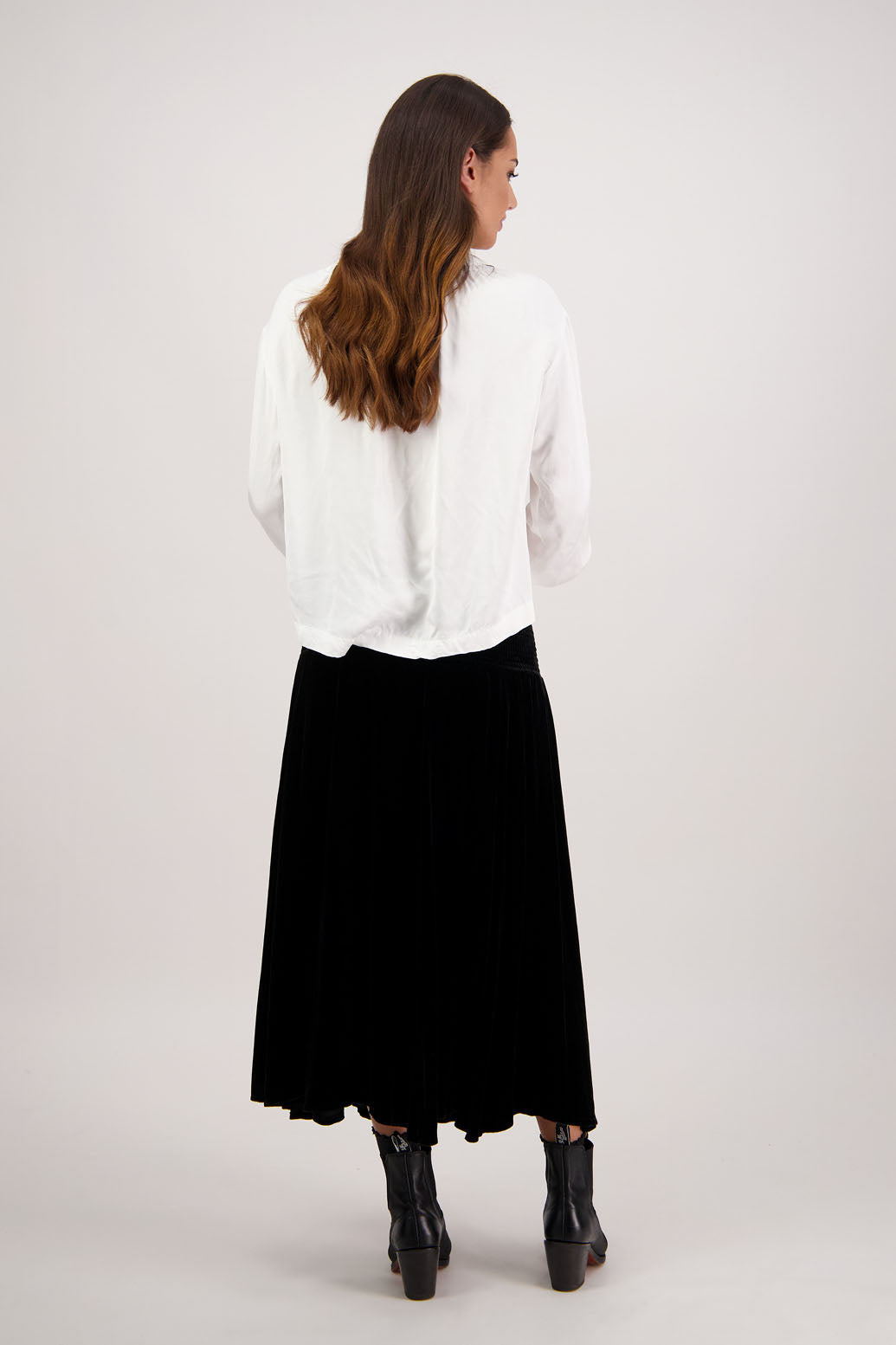 Rebecca Skirt in Black Velvet by Briarwood NZ. A
18% Silk, 82% Rayon Velvet Skirt with shirred waist, gored panel skirt