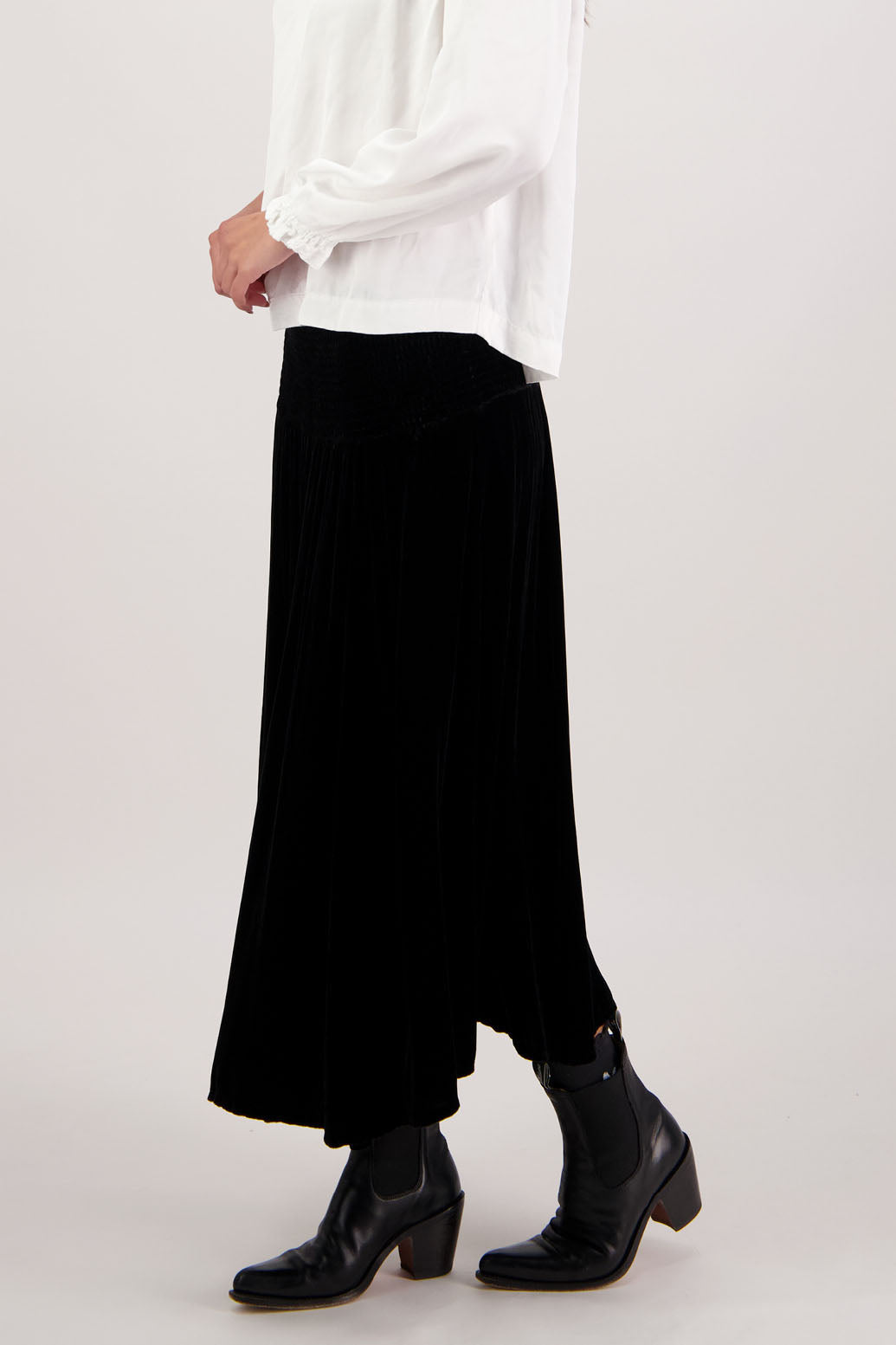 Rebecca Skirt in Black Velvet by Briarwood NZ. A
18% Silk, 82% Rayon Velvet Skirt with shirred waist, gored panel skirt