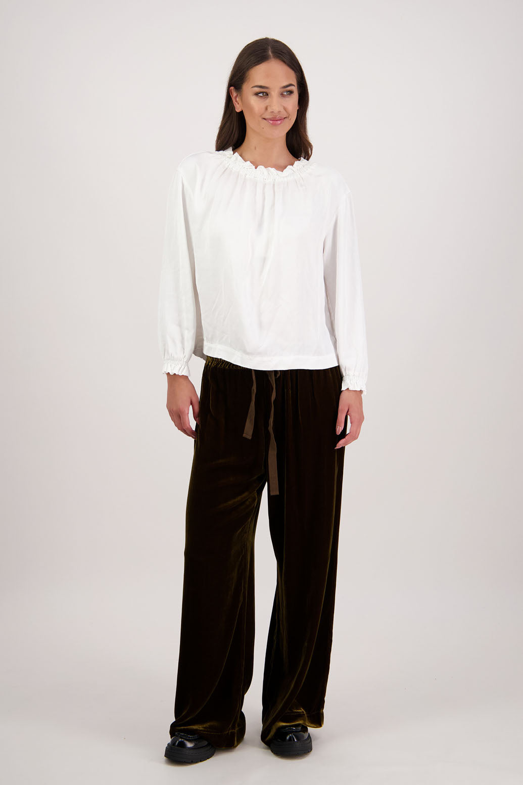 Reggie Pant in Tan Velvet by Briarwood NZ. A
18% Silk, 82% Rayon Velvet Pant with straight leg, elasticated waist with tie and pockets