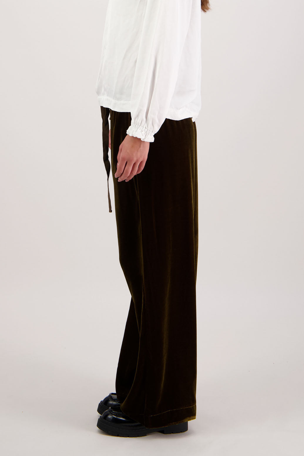 Reggie Pant in Tan Velvet by Briarwood NZ. A
18% Silk, 82% Rayon Velvet Pant with straight leg, elasticated waist with tie and pockets