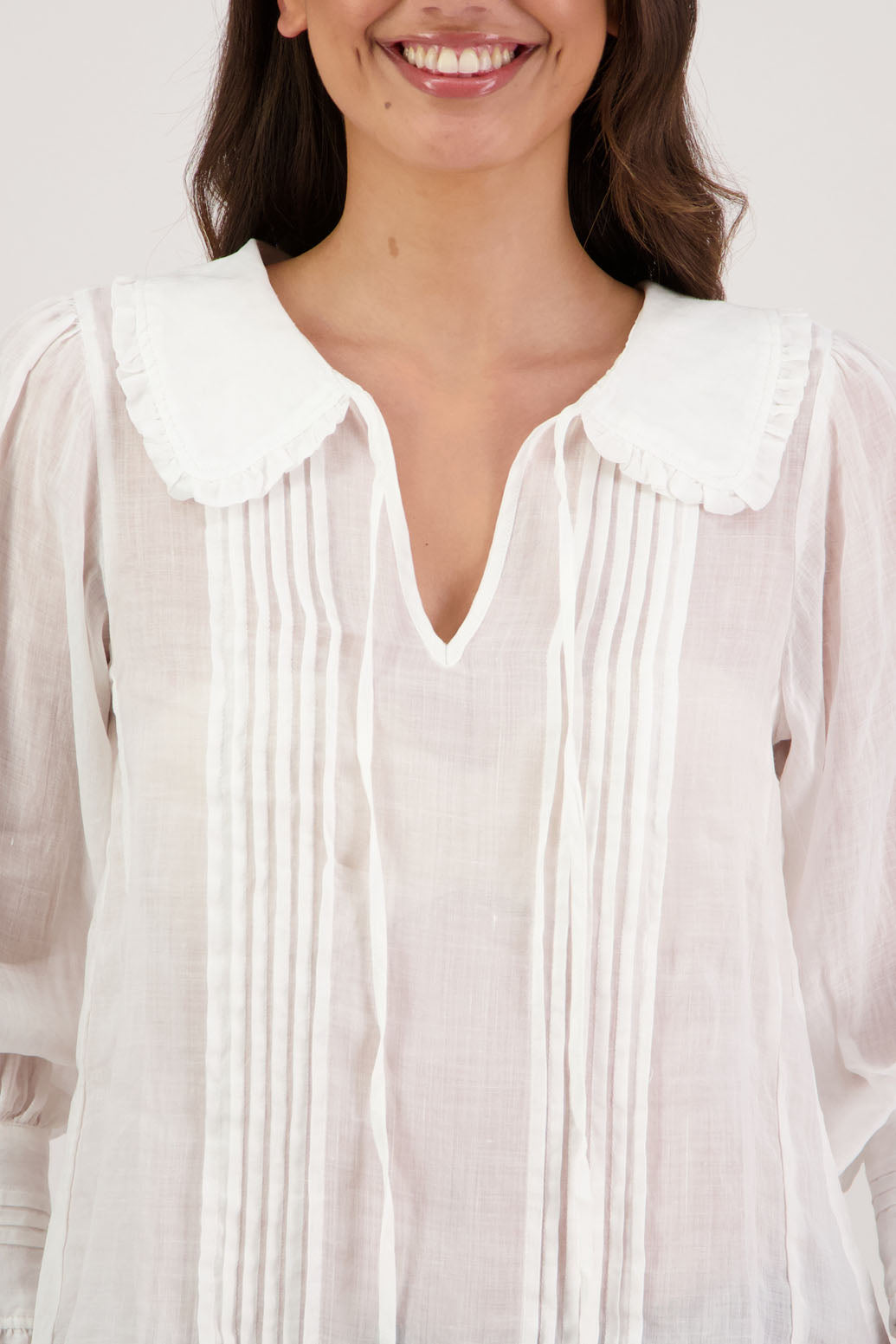 Richie White Top by Briarwood NZ. 100% ramie top with shaped ruffle collar and tie detail. Designed in New Zealand.