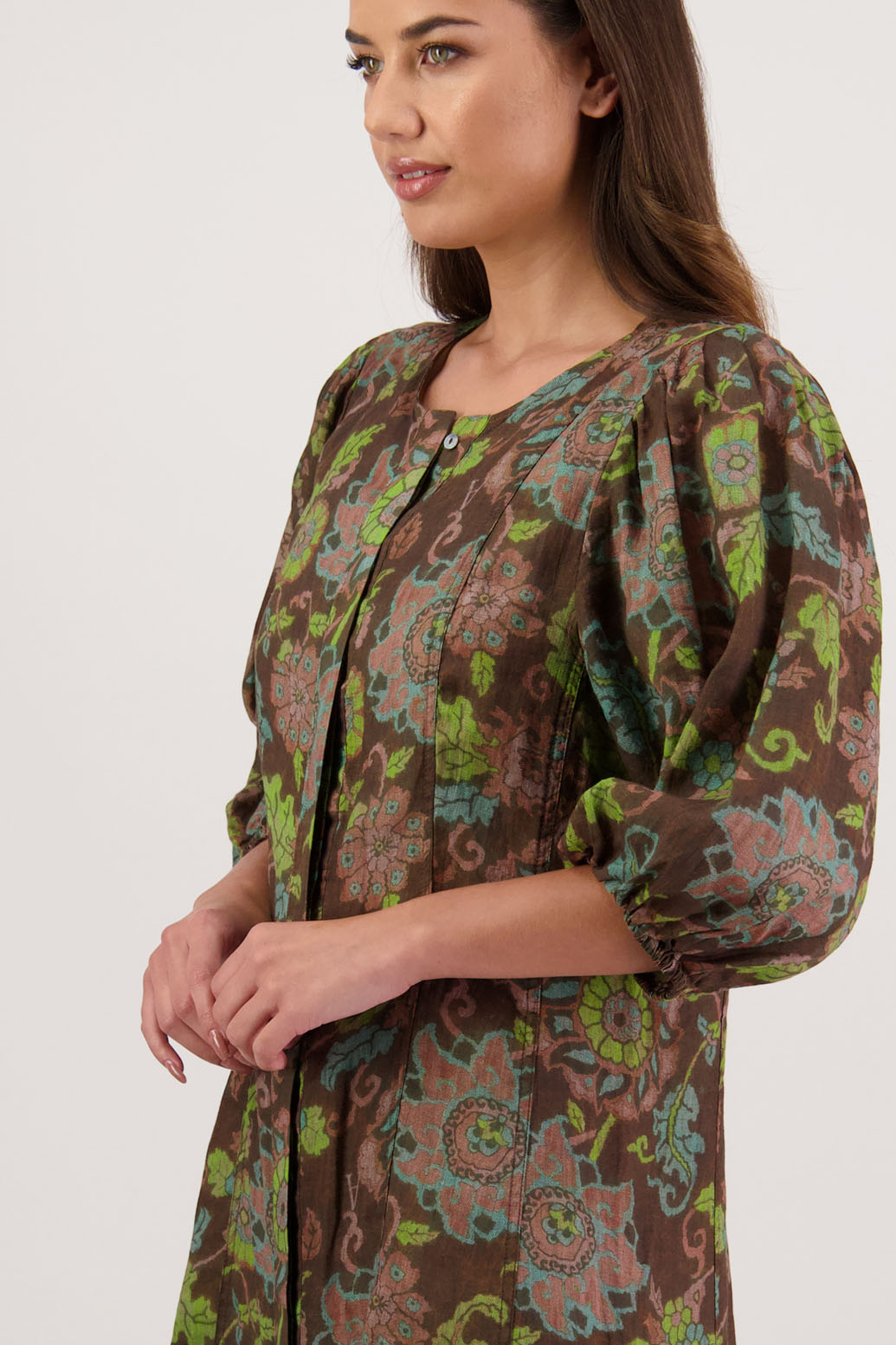 Rosette Dress in Vintage Floral by Briarwood NZ. Flattering 100% ramie dress with puff elasticated sleeves, button through, grandpa collar