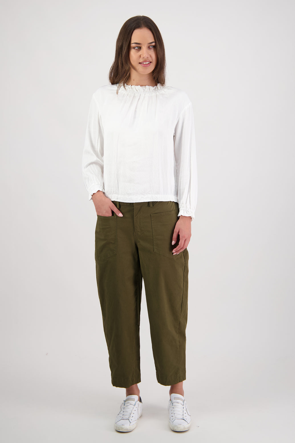 Ruby pant in Khaki by Briarwood NZ. 97% Cotton pant with spandex. Slight barrel leg and cropped length, zip fly, elasticated through the back fro comfort, pockets front and back