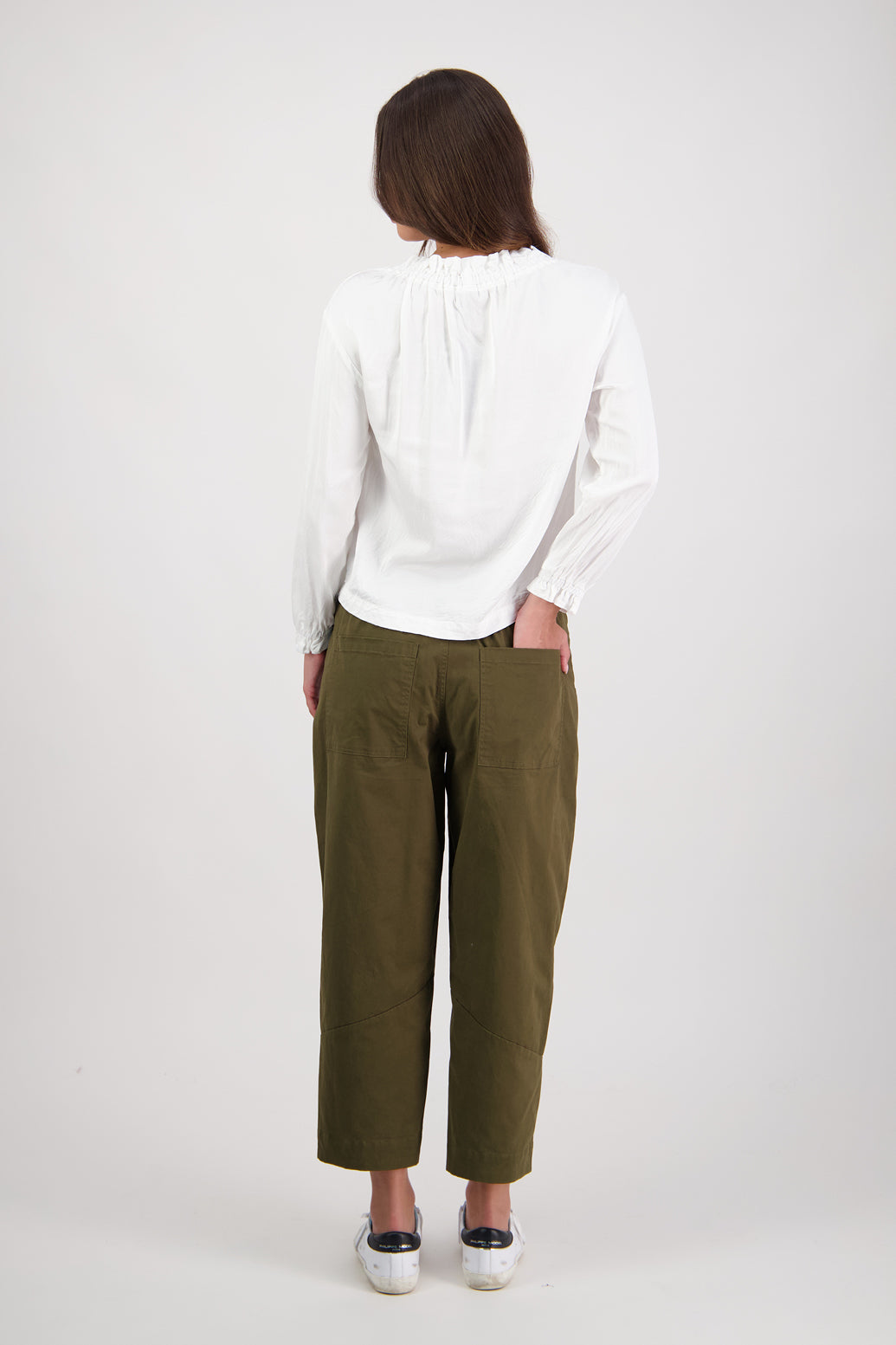 Ruby pant in Khaki by Briarwood NZ. 97% Cotton pant with spandex. Slight barrel leg and cropped length, zip fly, elasticated through the back fro comfort, pockets front and back