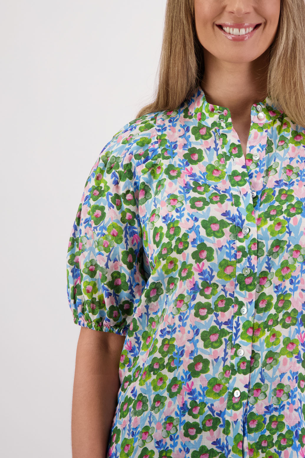 Womens Ramie shirt with pleats across the shoulders, soft puff elbow length sleeves and Grandpa collar. Briarwood NZ. Stevie, Daisy print