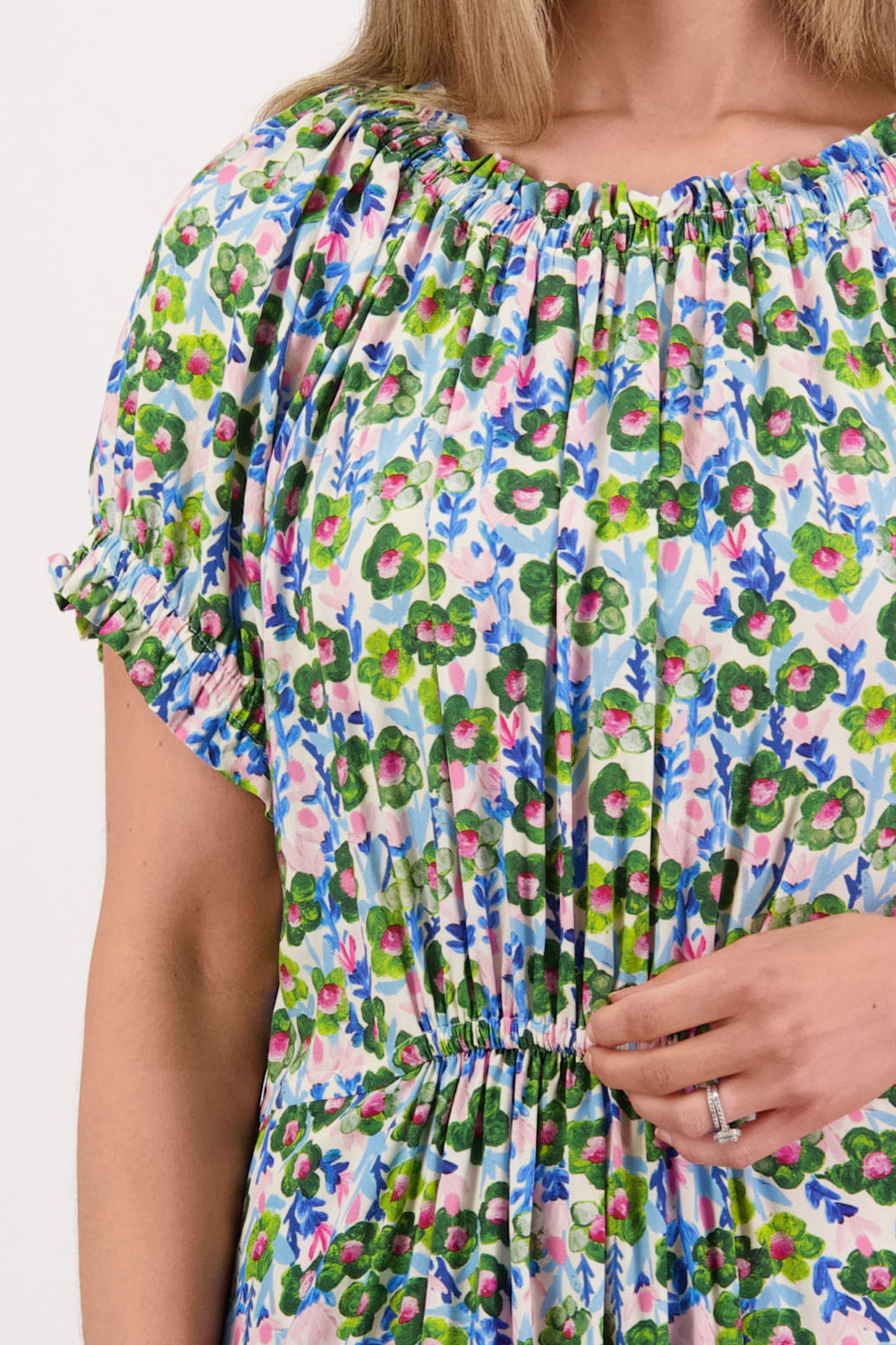 Womens long daisy print dress with slightly gathered centre panel, Ruffle around the neck and sleeves and pockets. Viscose. Briarwood NZ. Sasha