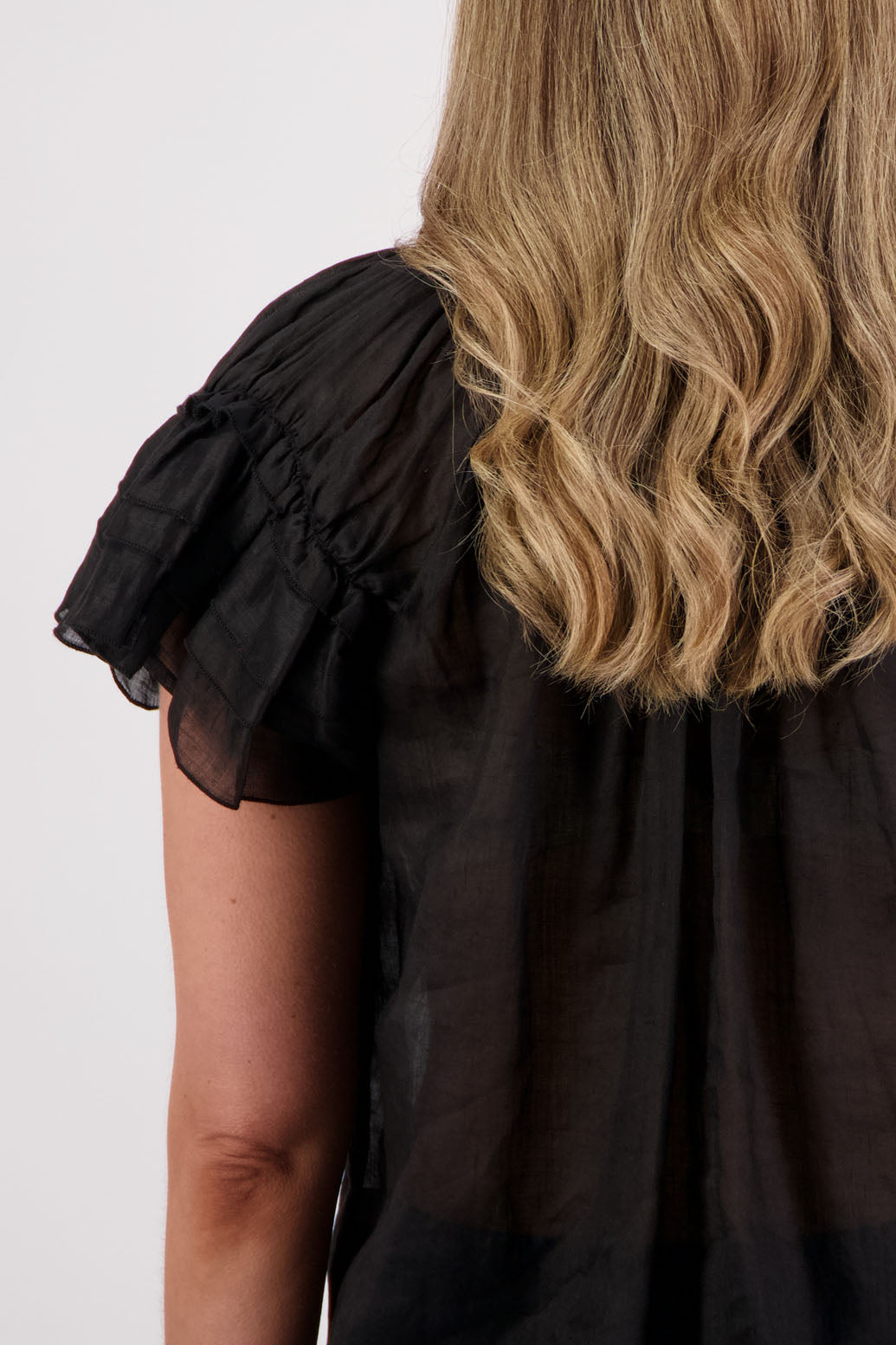 Shakespeare a soft floaty top with flattering layered short sleeves. Briarwood NZ. Ramie, Black