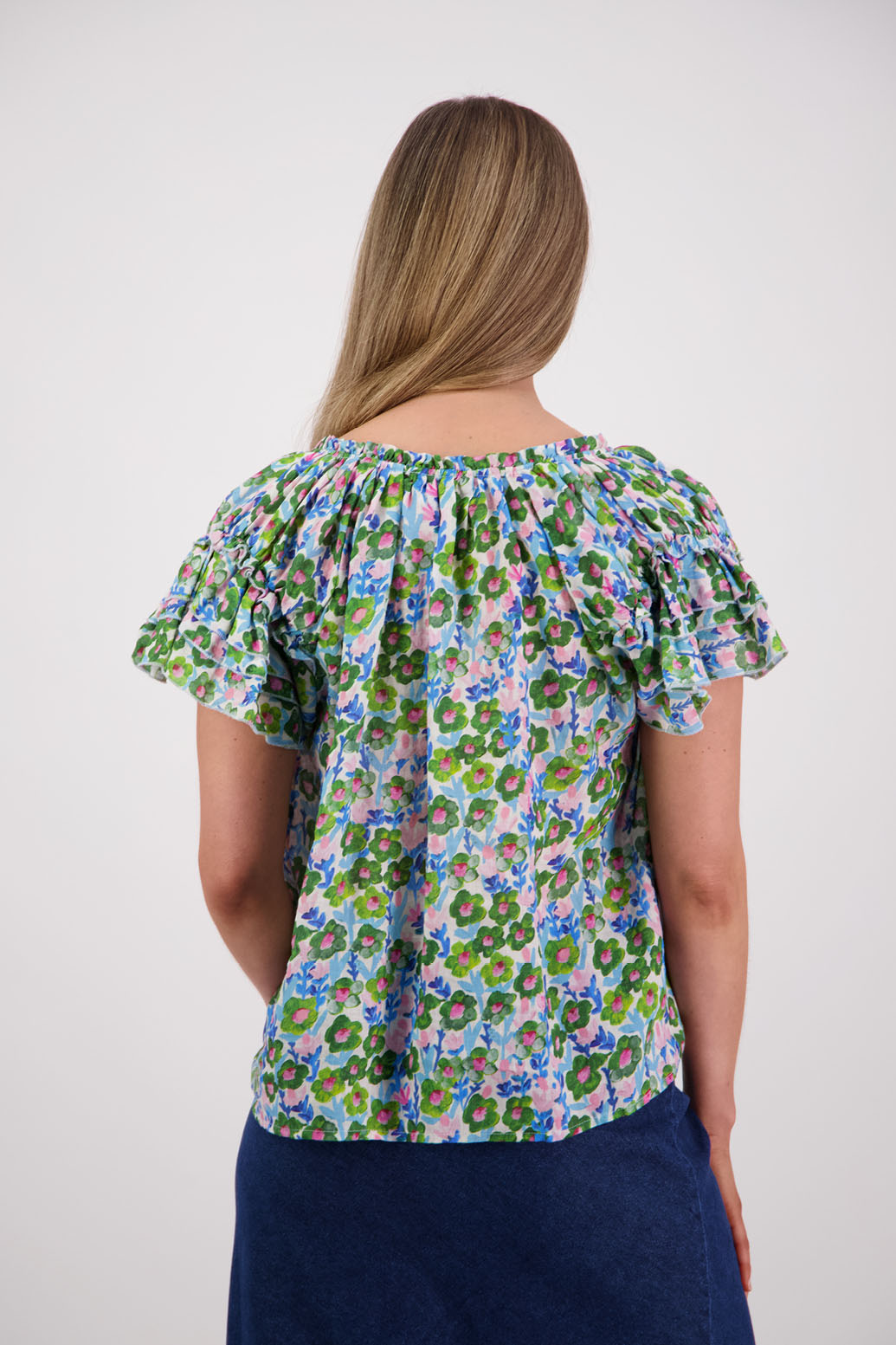 Shakespeare a soft floaty top with flattering layered short sleeves. Briarwood NZ. Ramie, Daisy print