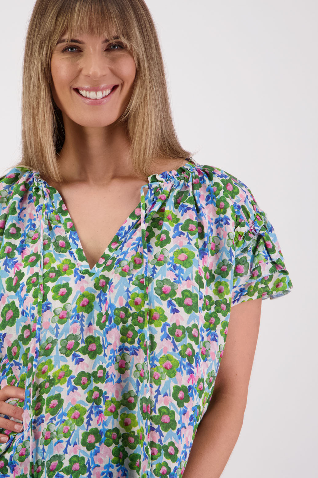 Shakespeare a soft floaty top with flattering layered short sleeves. Briarwood NZ. Ramie, Daisy print
