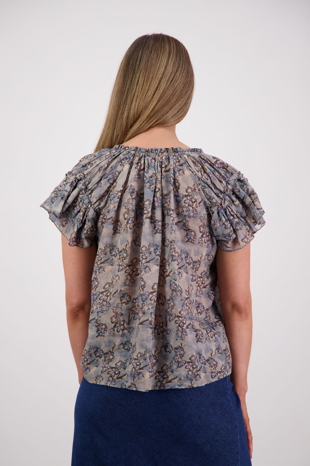 Shakespeare a soft floaty top with flattering layered short sleeves. Briarwood NZ. Ramie, Denim Daisy print