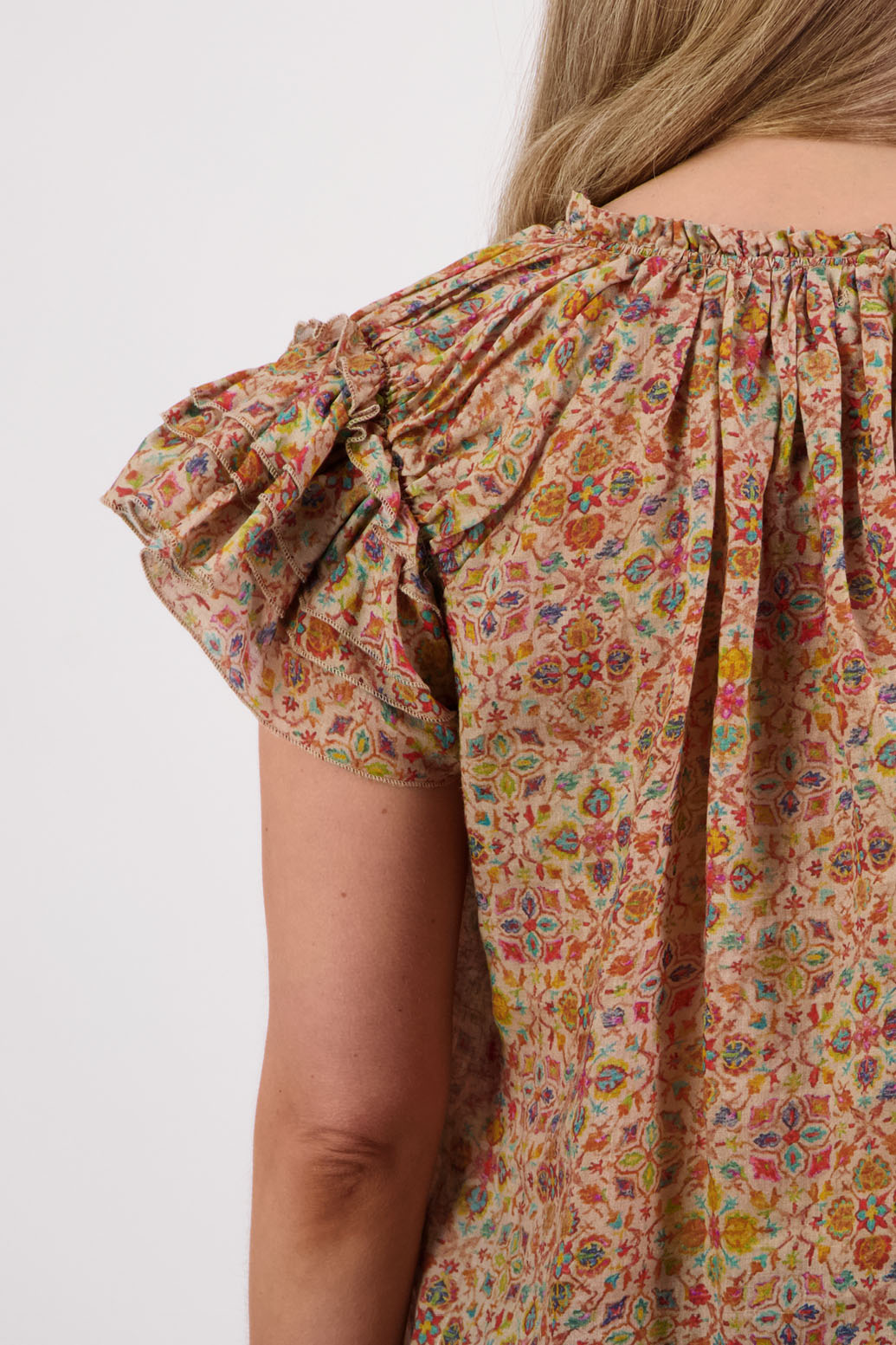 Shakespeare a soft floaty top with flattering layered short sleeves. Briarwood NZ. Ramie, Little Leaf print