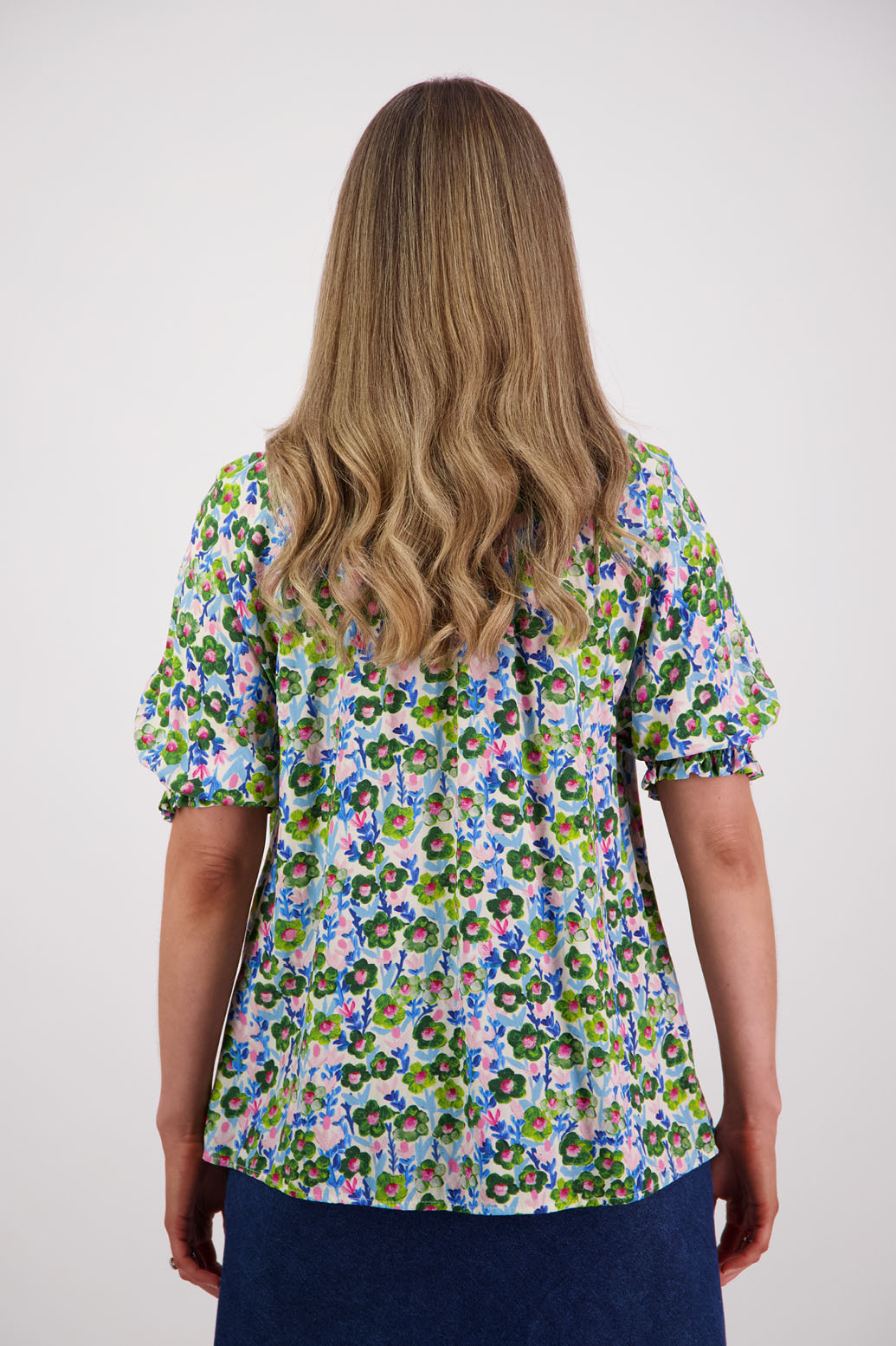 Womens longline viscose top with elbow length sleeves and elasticated neck and sleeves with slight ruffle. Briarwood NZ. Simone. Daisy Print
