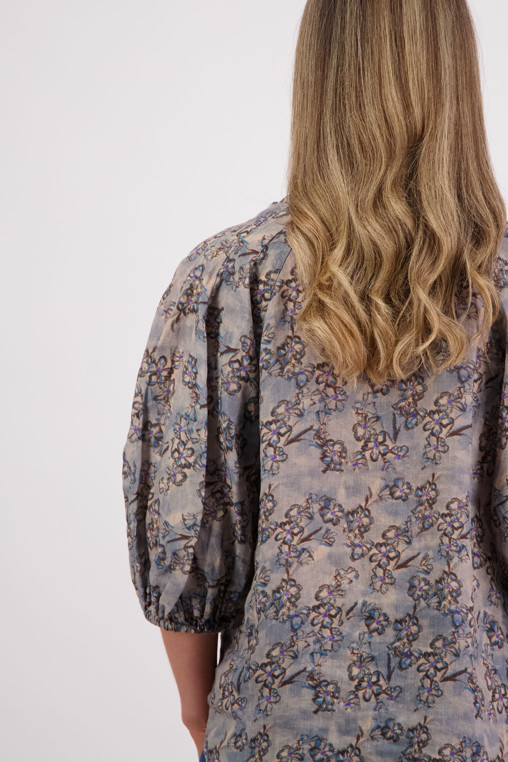Womens shirt with elbow length puff sleeves and slimmer fit through the body. Briarwood NZ. Ramie, Sophia, Denim Daisy