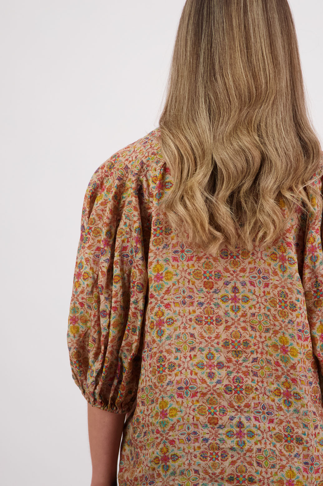 Womens shirt with elbow length puff sleeves and slimmer fit through the body. Briarwood NZ. Ramie, Sophia, Little Leaf