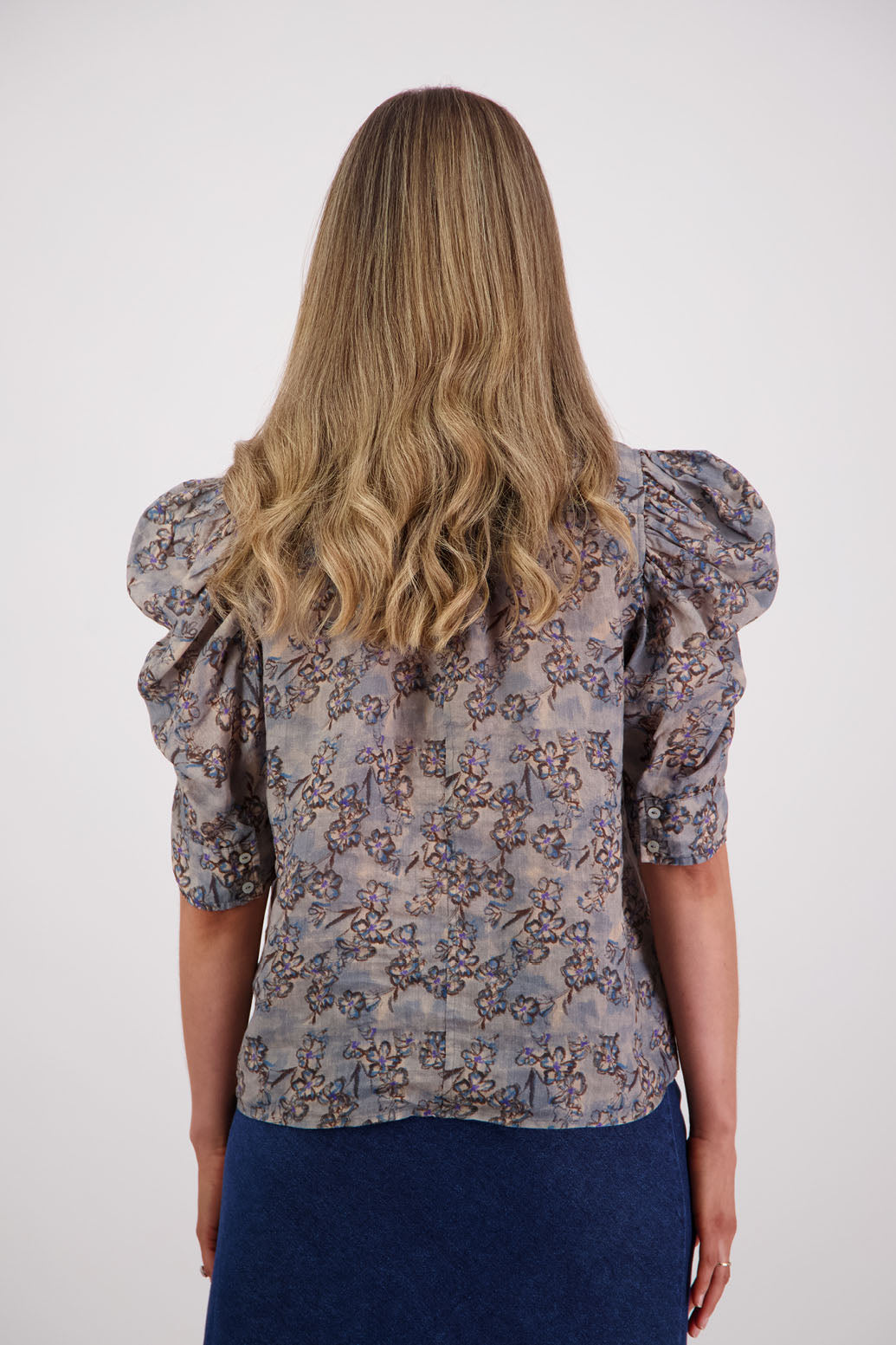 Womens Ramie Shirt with gathered puff elbow length sleeve and slight gathering across the back. Grandpa collar and slimmer fit. Briarwood NZ. Stevie Denim Daisy Print