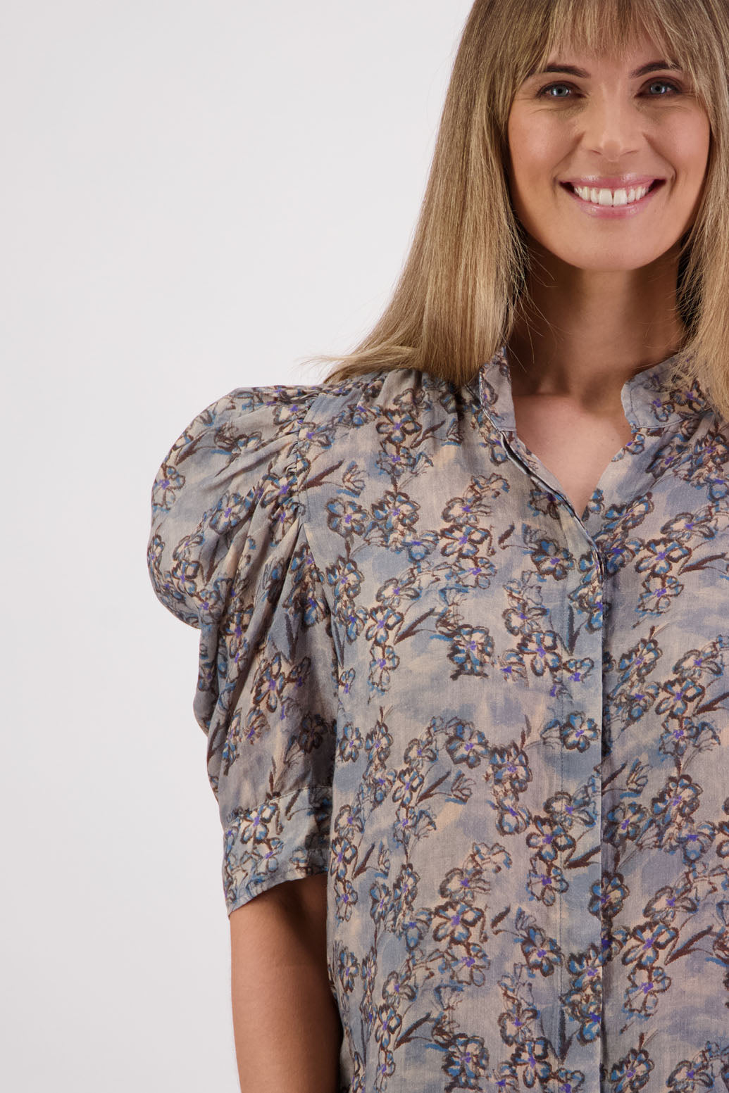 Womens Ramie Shirt with gathered puff elbow length sleeve and slight gathering across the back. Grandpa collar and slimmer fit. Briarwood NZ. Stevie Denim Daisy Print