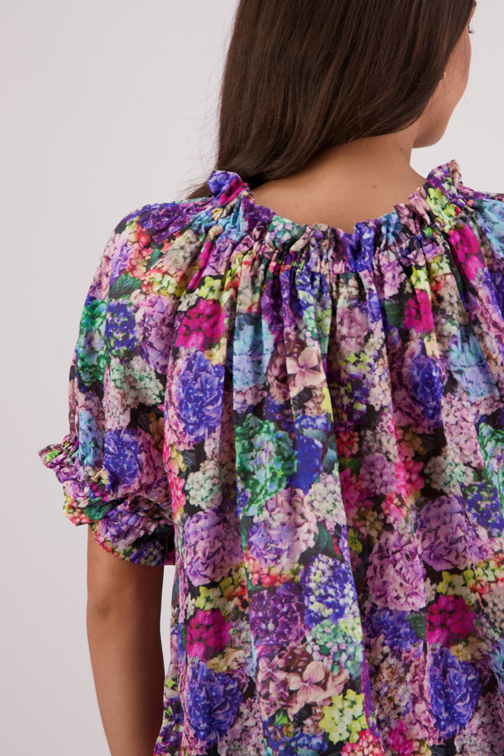 Close up back view of Briarwood Teddy Top in hydrangea print.