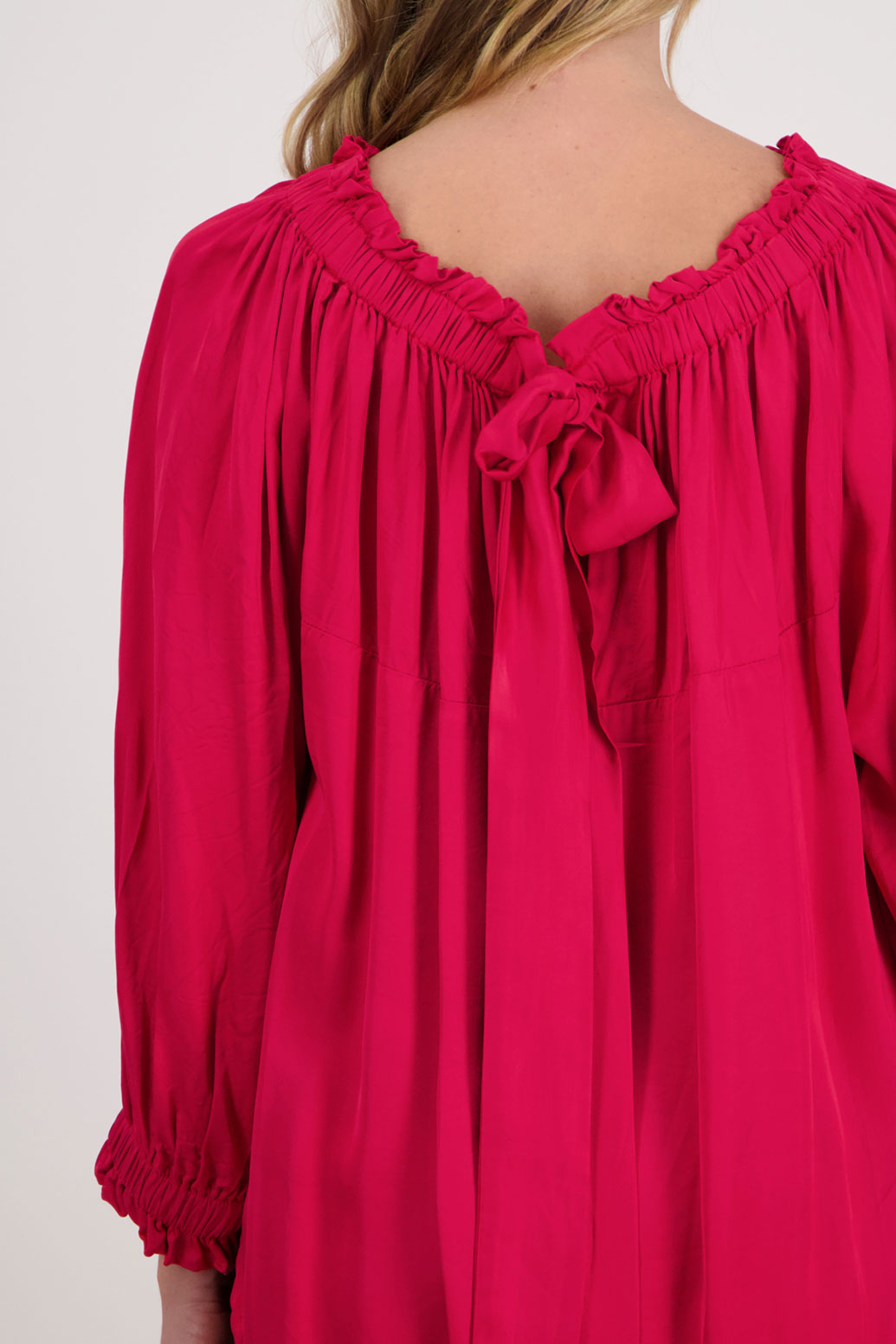 Red Briarwood Reversible viscose top. 3/4 Sleeves and complementary tie worn at the front or back. Annabelle