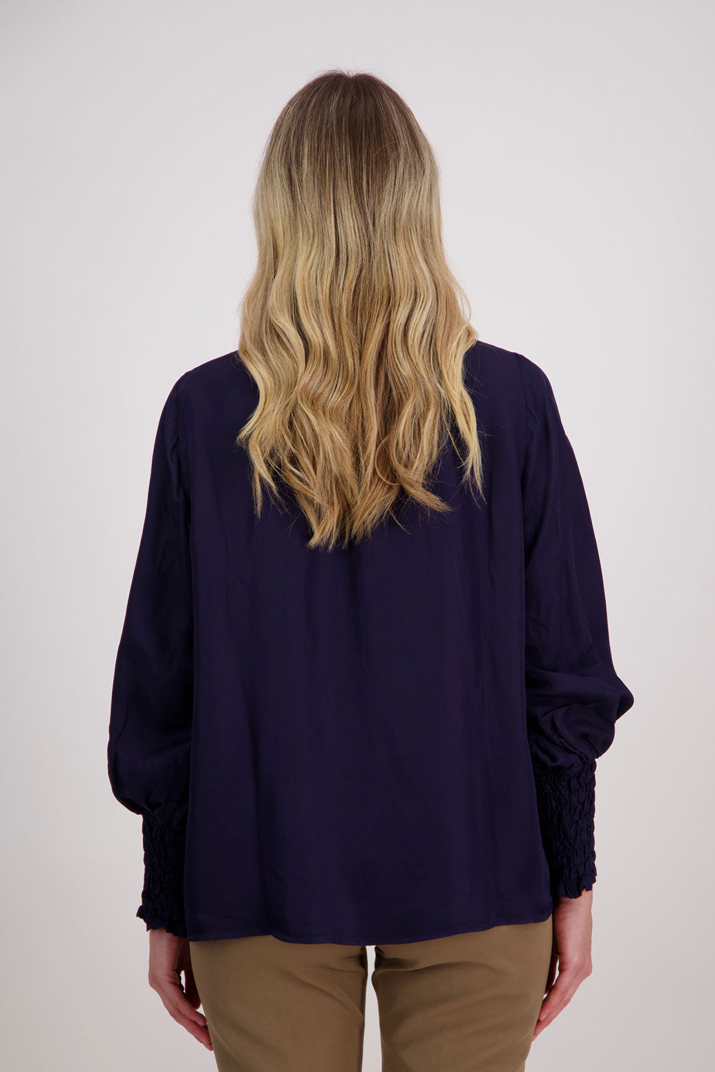 Ink Viscose long sleeve shirt with ruffle collar and shirred sleeves with ruffle. Audrey