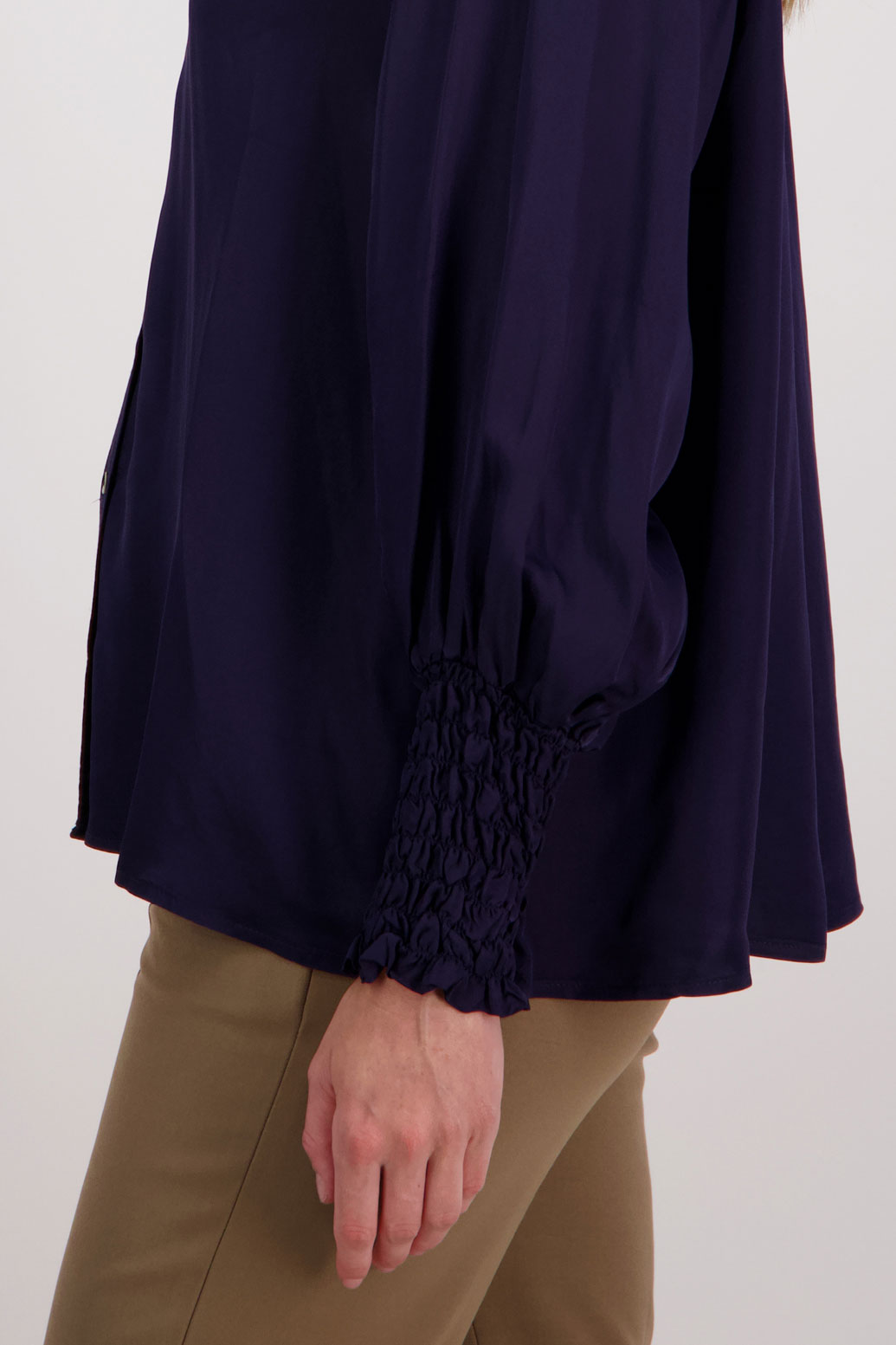 Ink Viscose long sleeve shirt with ruffle collar and shirred sleeves with ruffle. Audrey