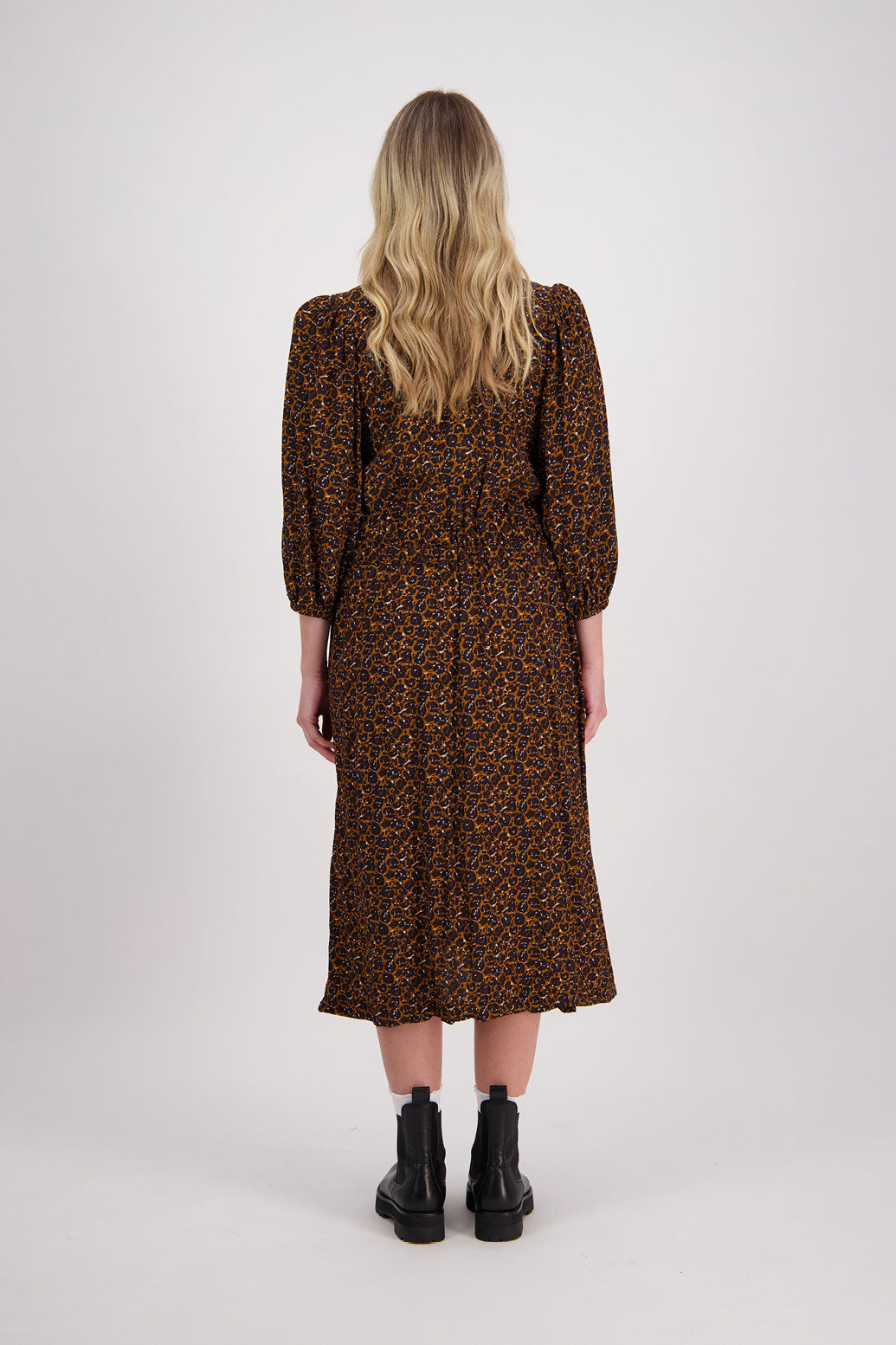 Brown Animal Briarwood visose N neck midi dress. Drawstring around the waist to create the perfect fit. Slight puff on gathered shoulders. Cara