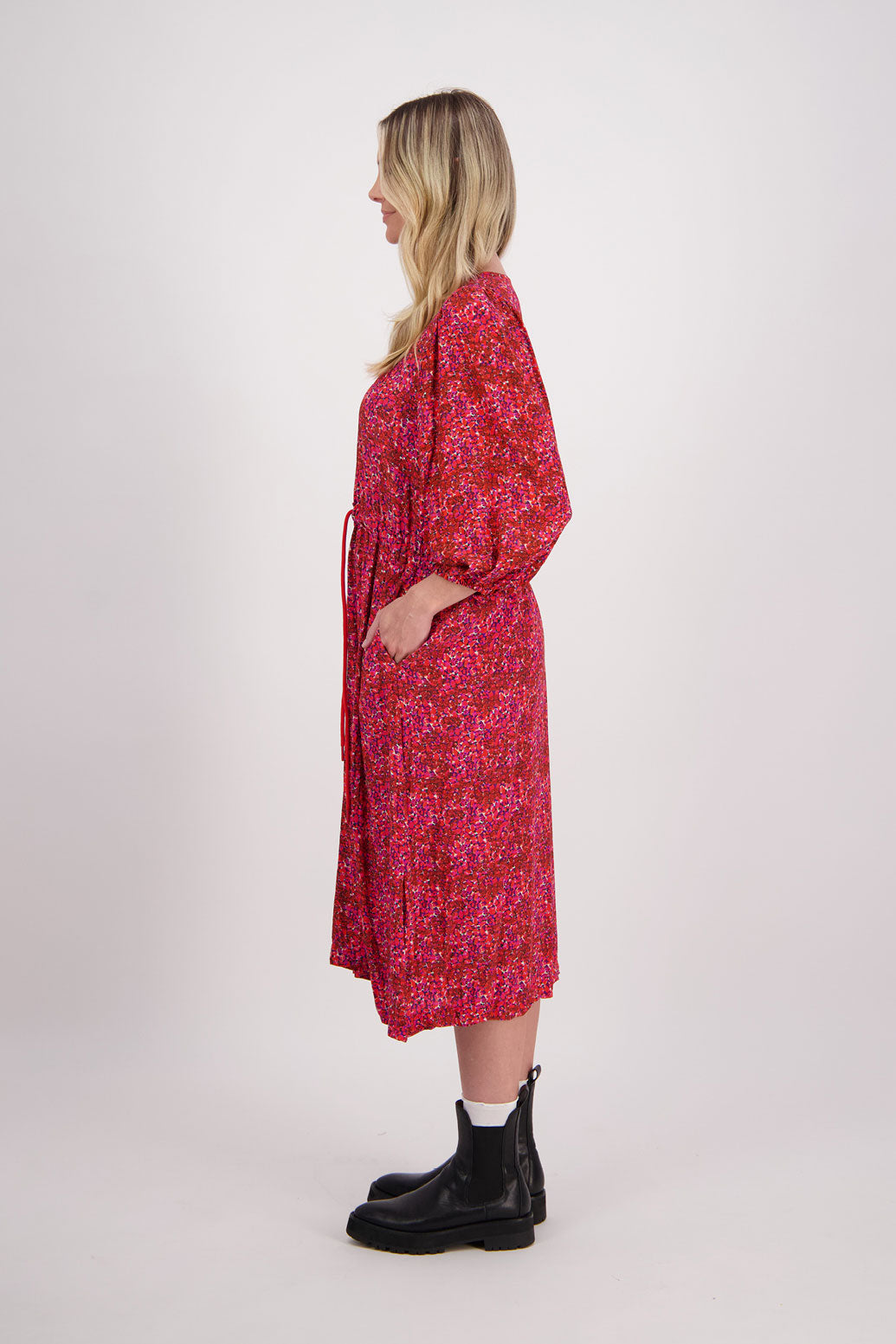 Red Floral Briarwood visose N neck midi dress. Drawstring around the waist to create the perfect fit. Slight puff on gathered shoulders. Cara