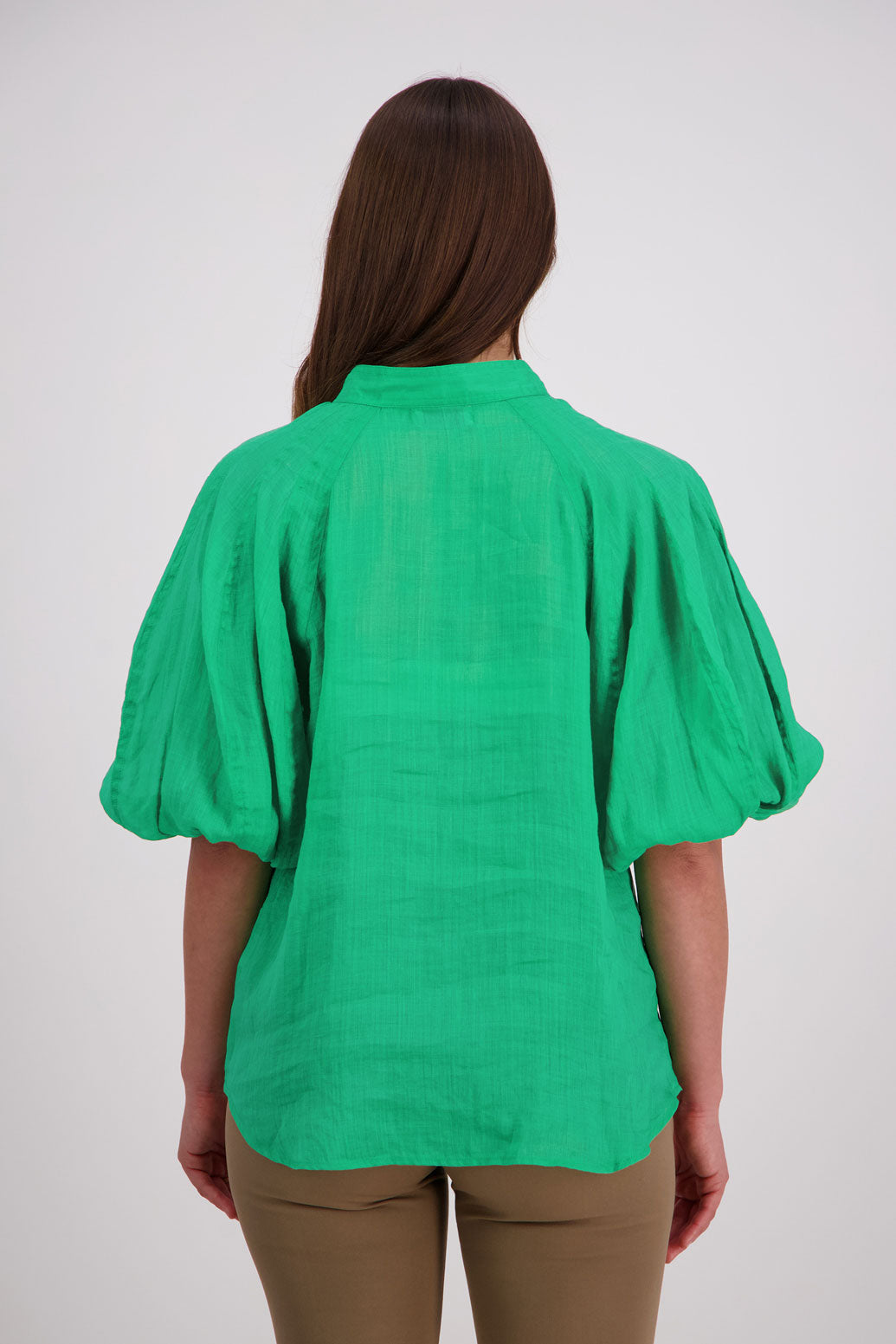 Briarwood Ramie Shirt with stand up collar, panel puffed sleeves and slim fit. Harlow Apple