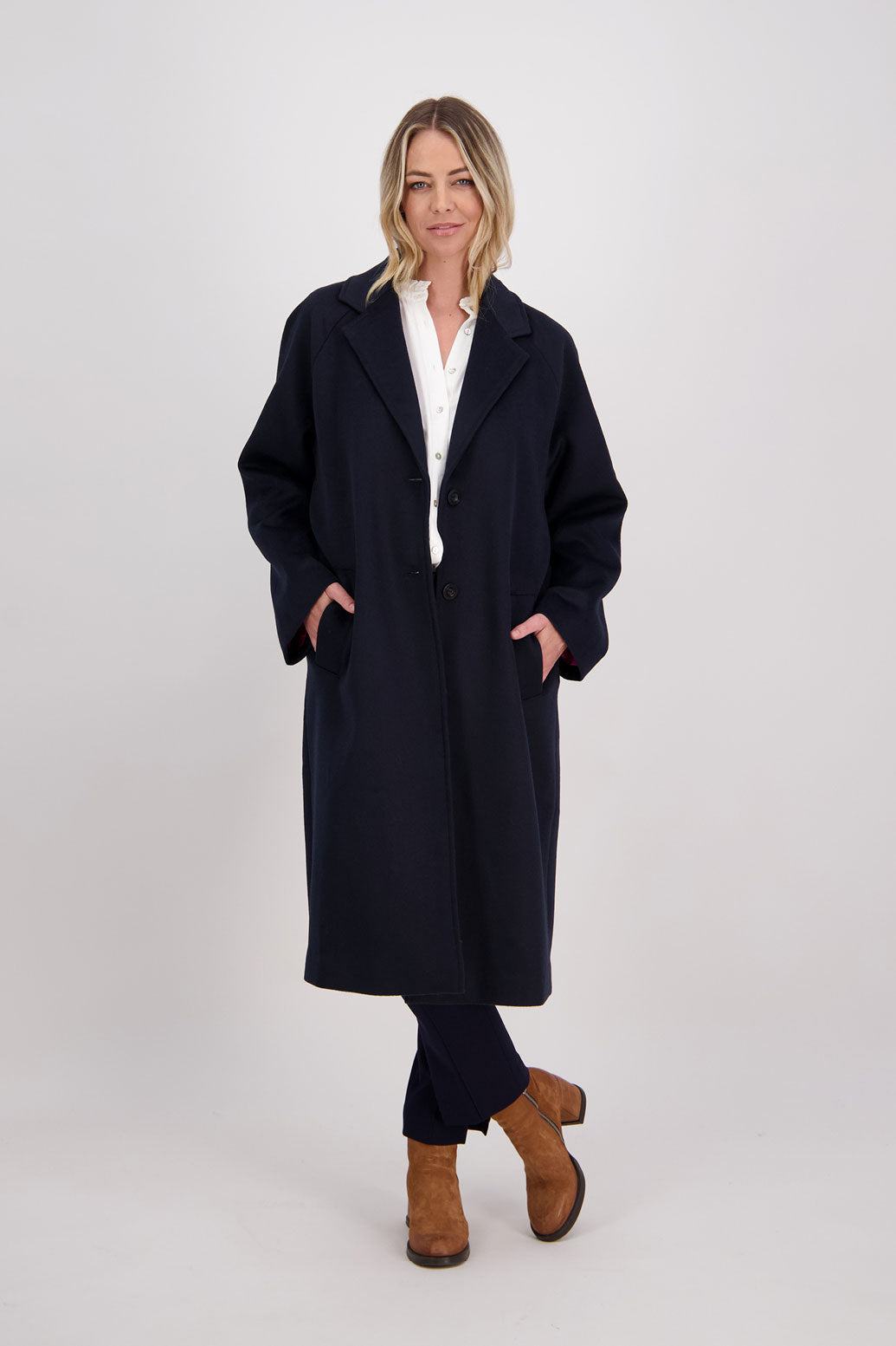 Ink/dark blue Coat / Overcoat. Oversized fit, wide sleeves, lined, angle pockets and high back spllt. Harrington