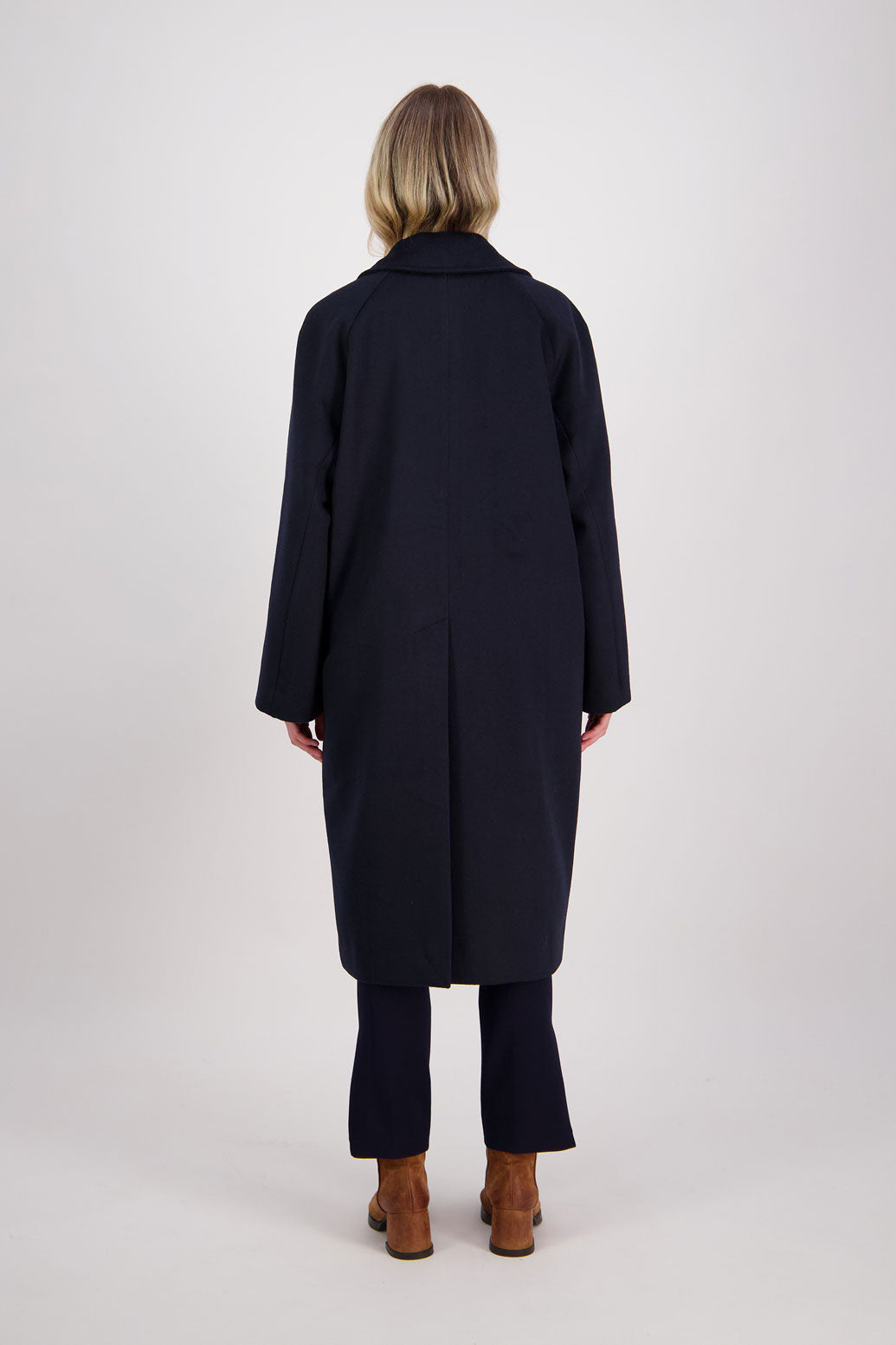 Ink/dark blue Coat / Overcoat. Oversized fit, wide sleeves, lined, angle pockets and high back spllt. Harrington