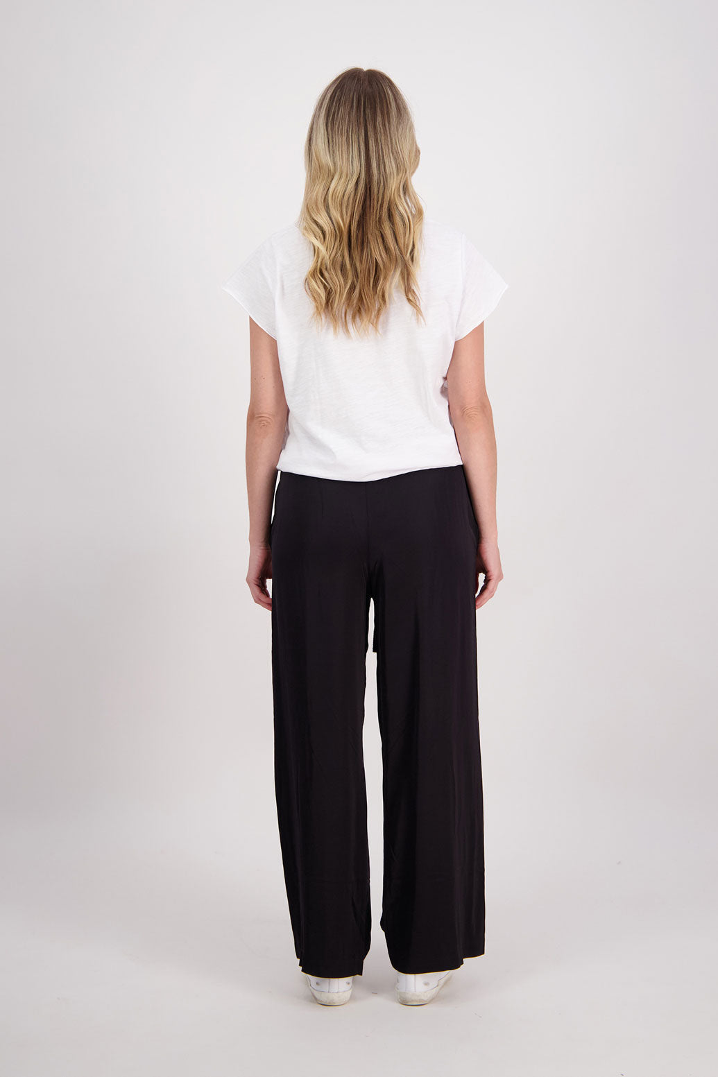 Black wide leg pant made from heavyweight viscose. Hebe